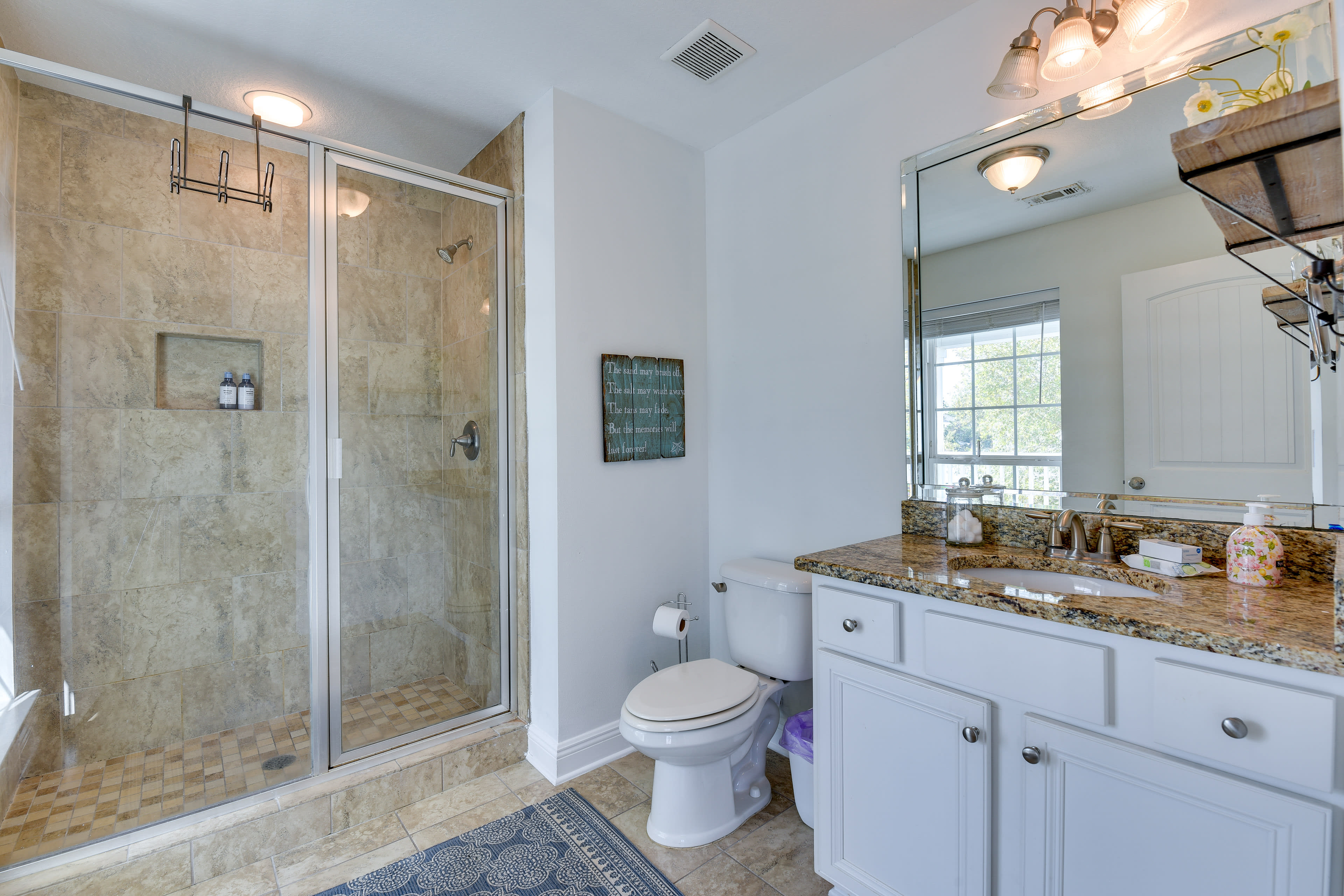 En-Suite Bathroom | Towels Provided