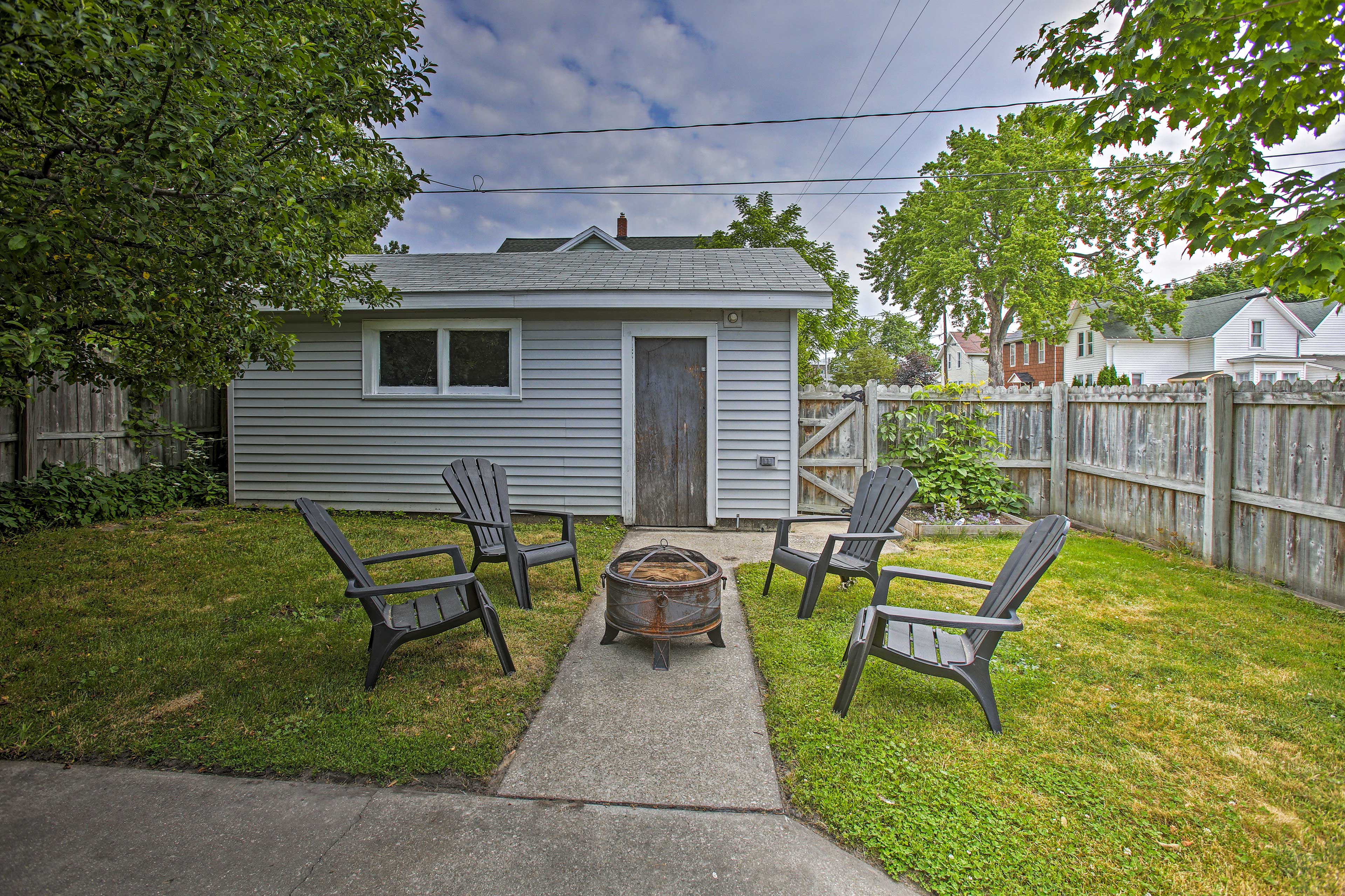 Private Backyard & Patio