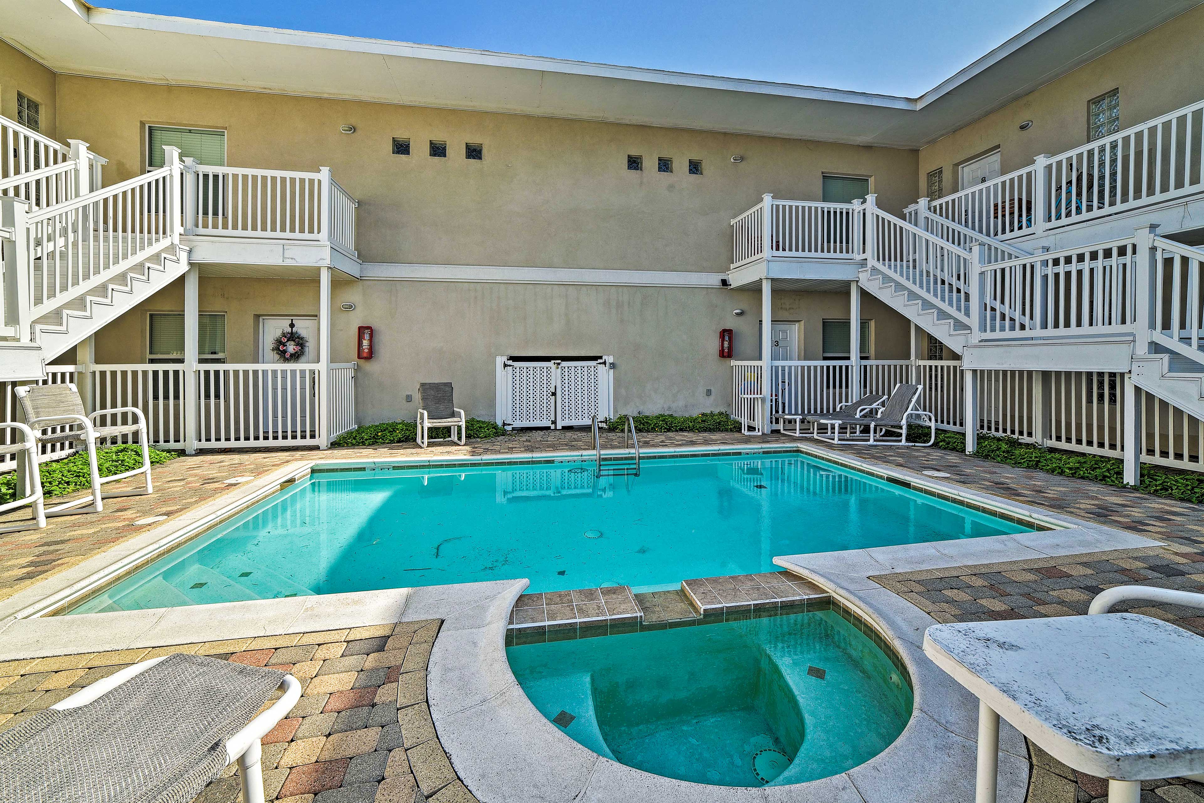 Community Pool & Hot Tub