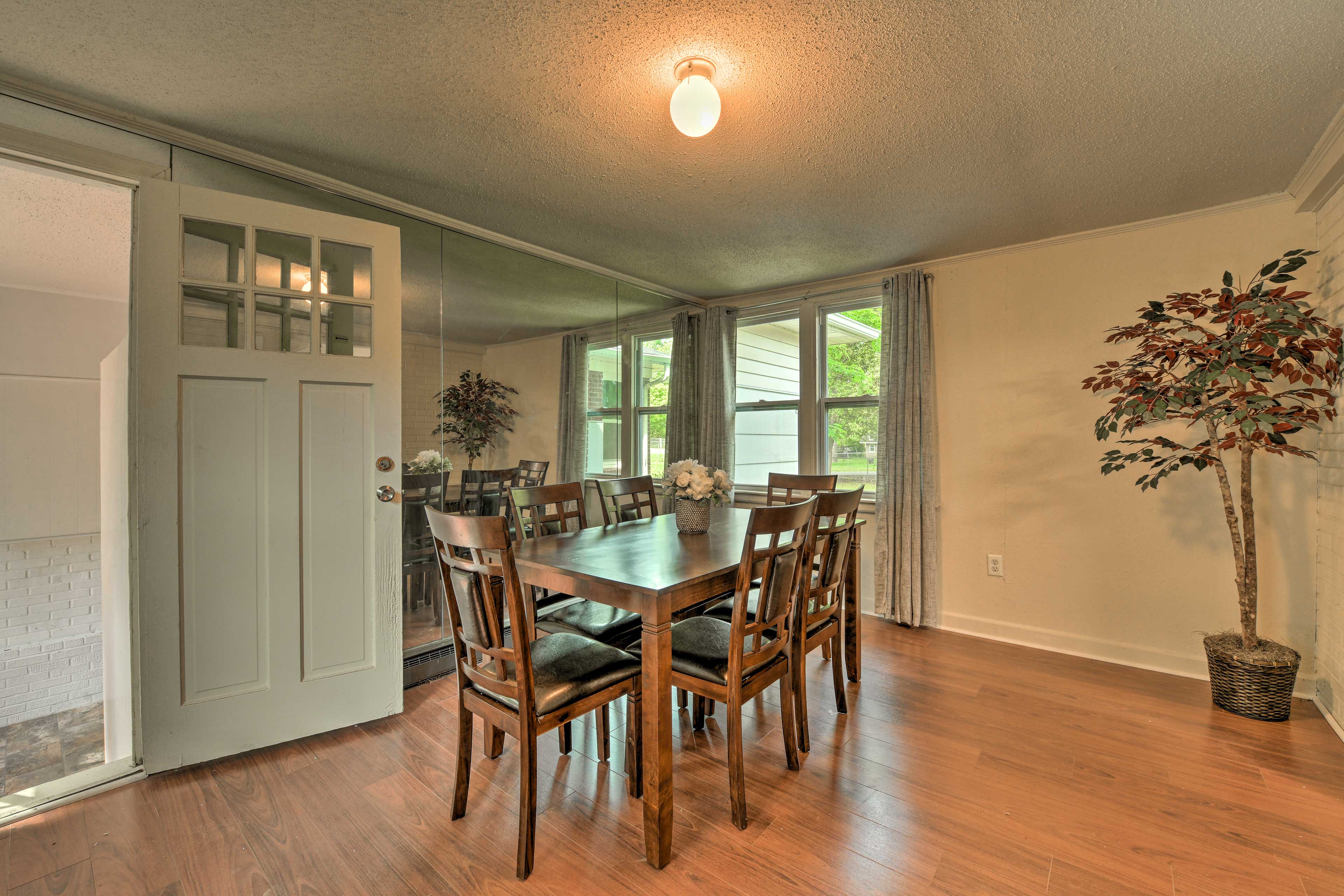 Formal Dining Area | Dishware/Flatware Provided