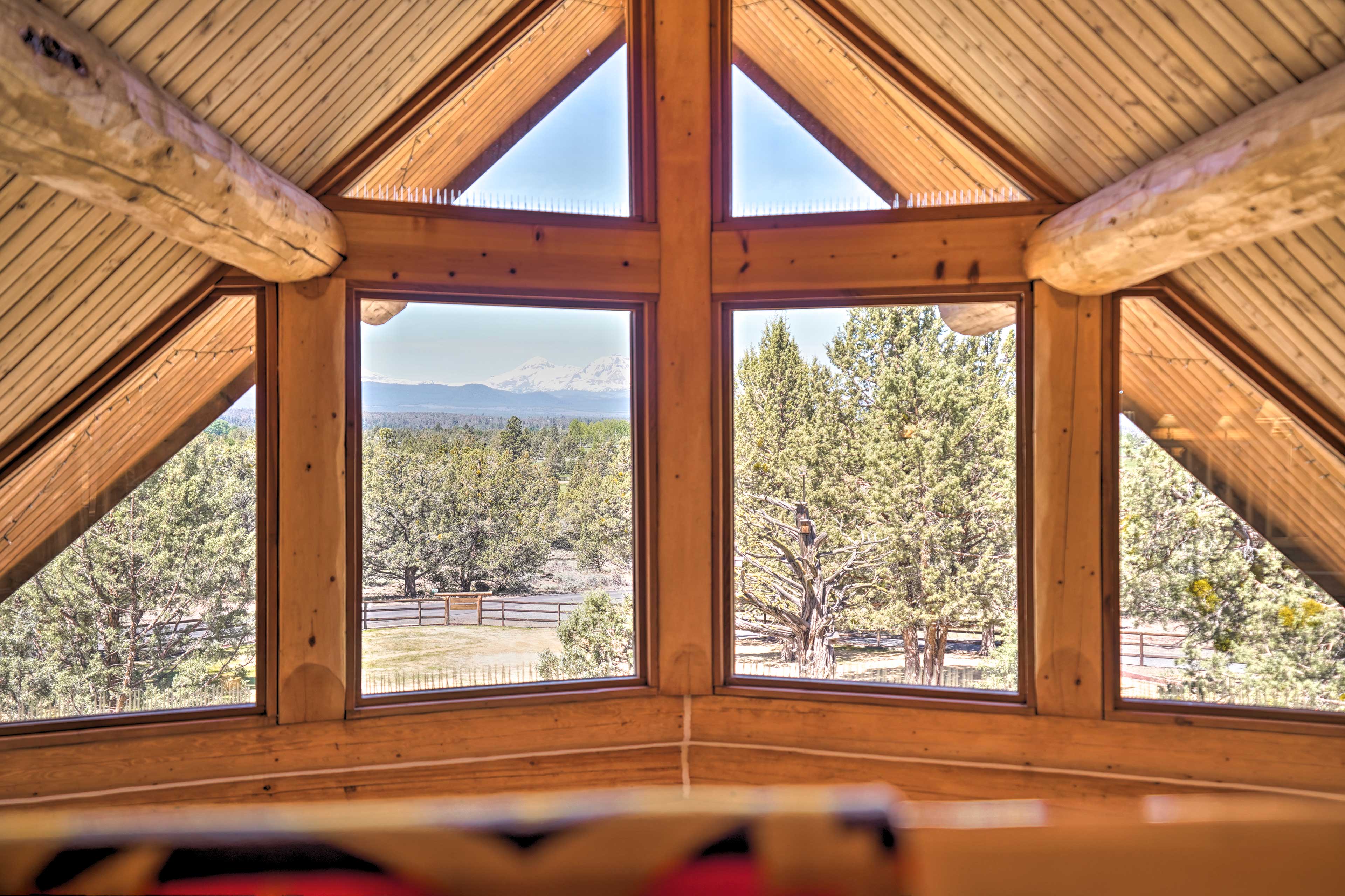 Loft | Cascade Mountain Views