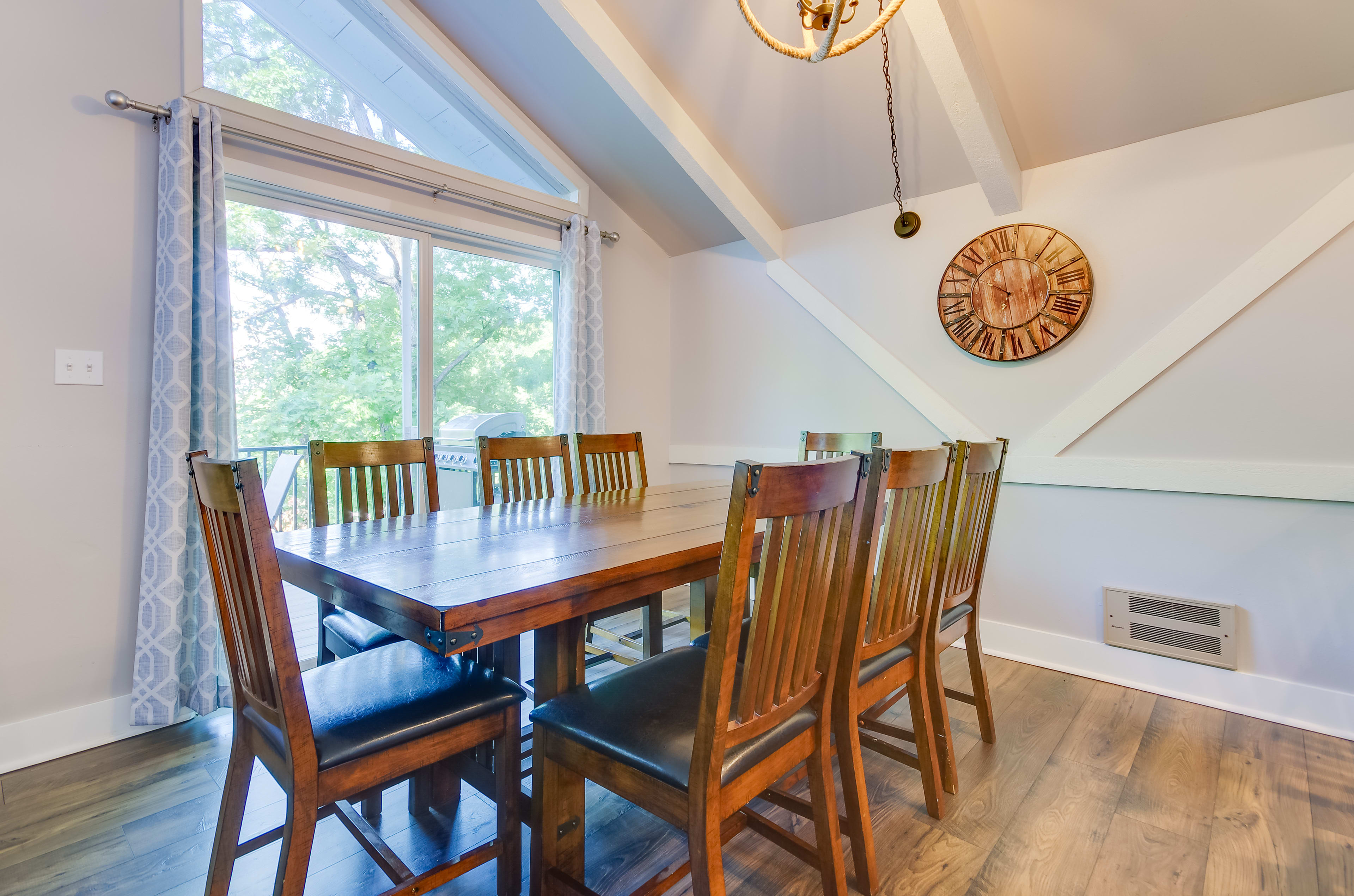 Dining Table | Dishware Provided