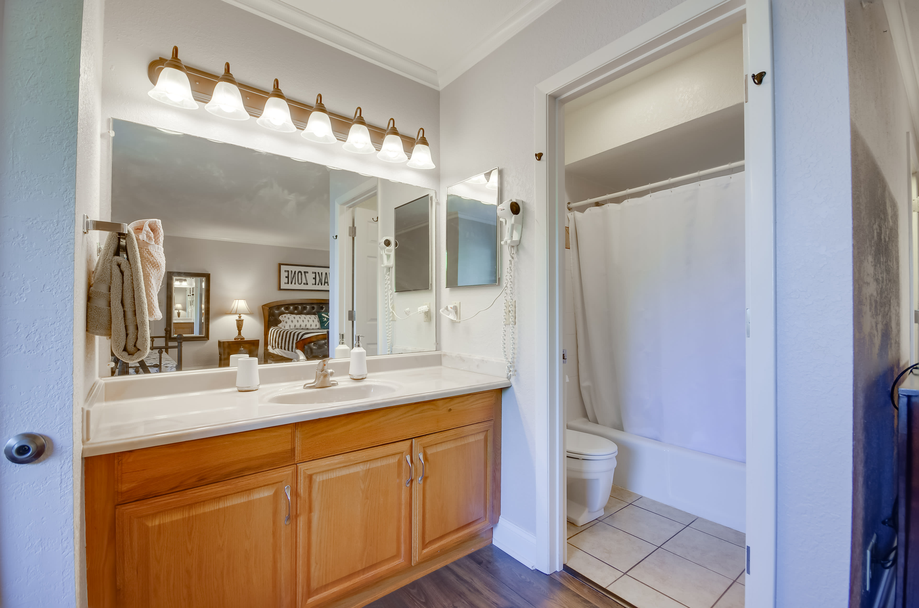 Full Bathroom | Towels & Linens Provided