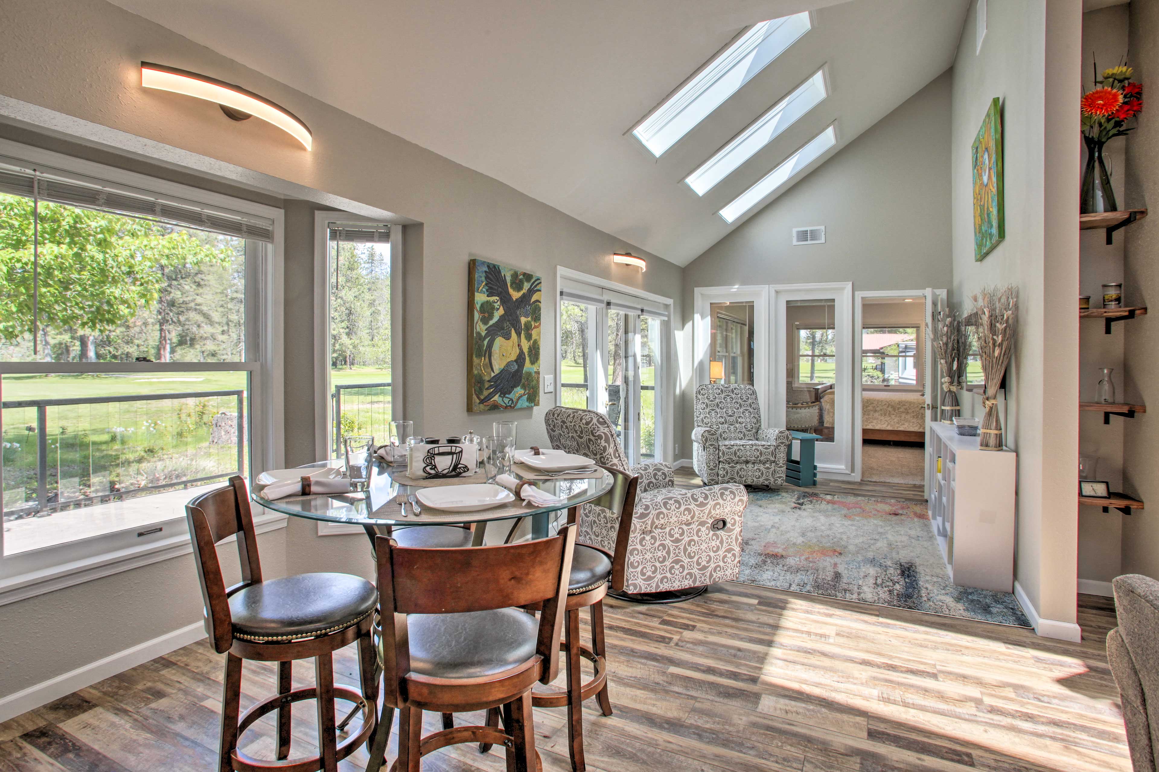 Dining Area | Dishware Provided