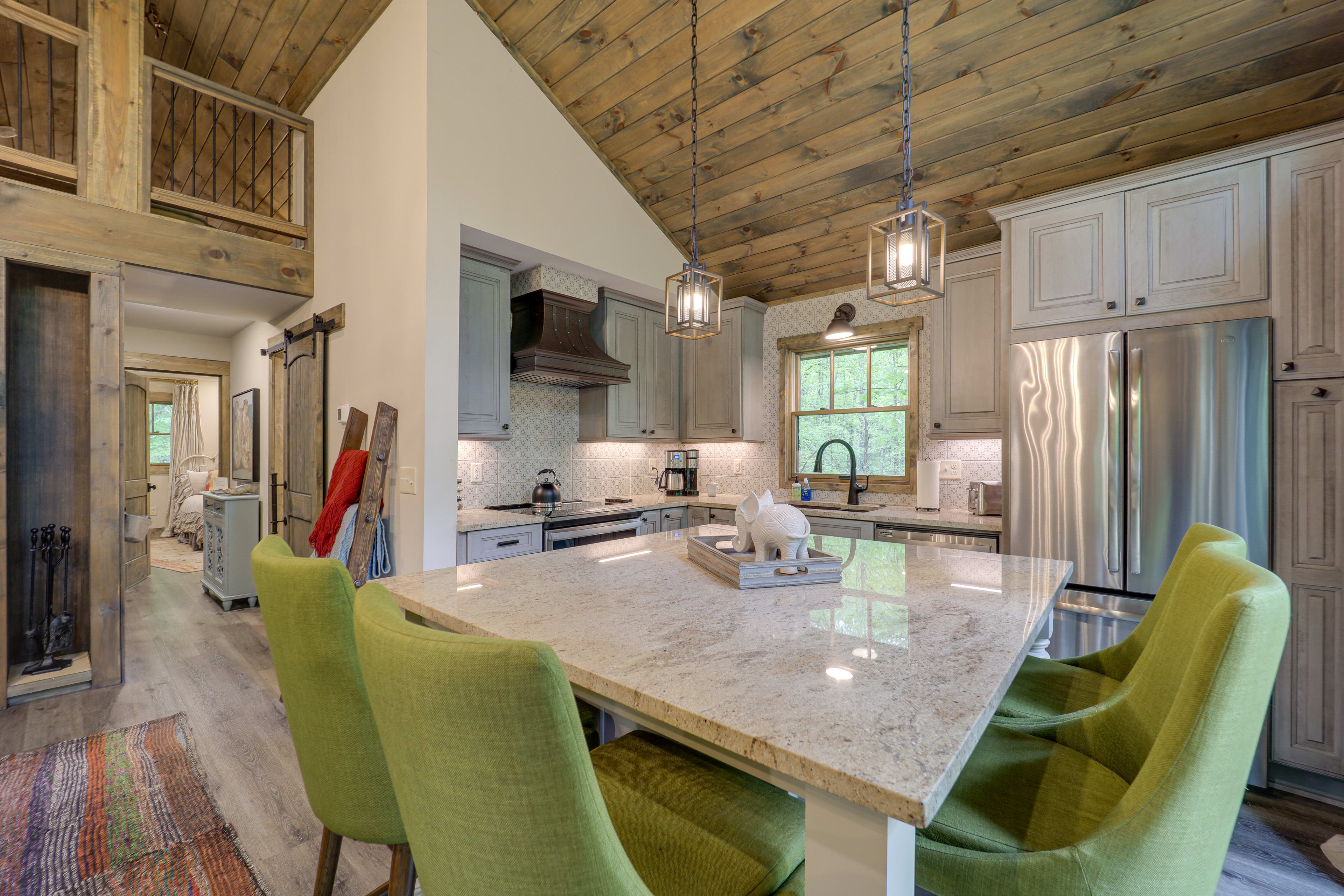 Kitchen & Dining Area