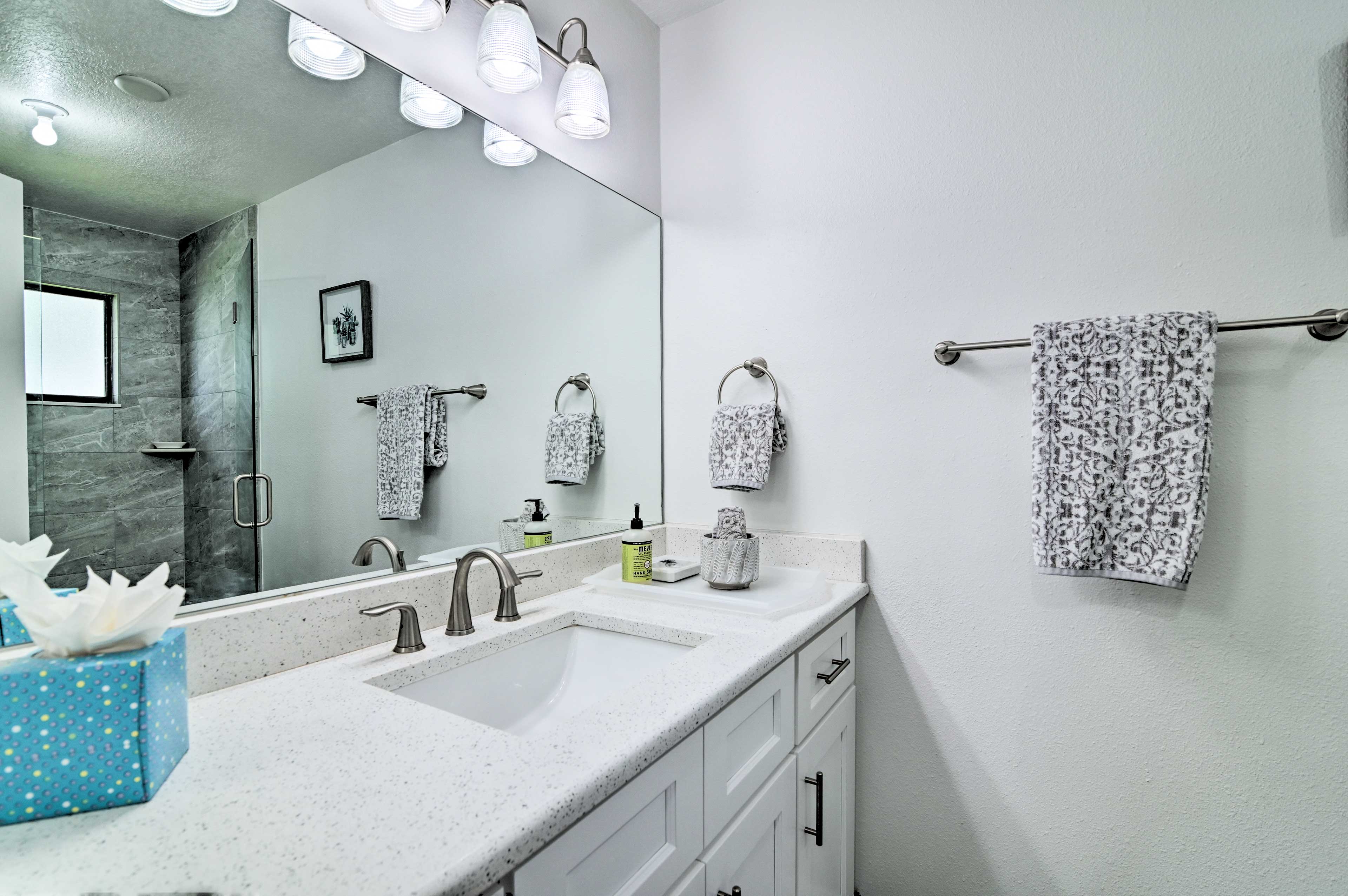 Full Bathroom | Complimentary Toiletries | Hair Dryer