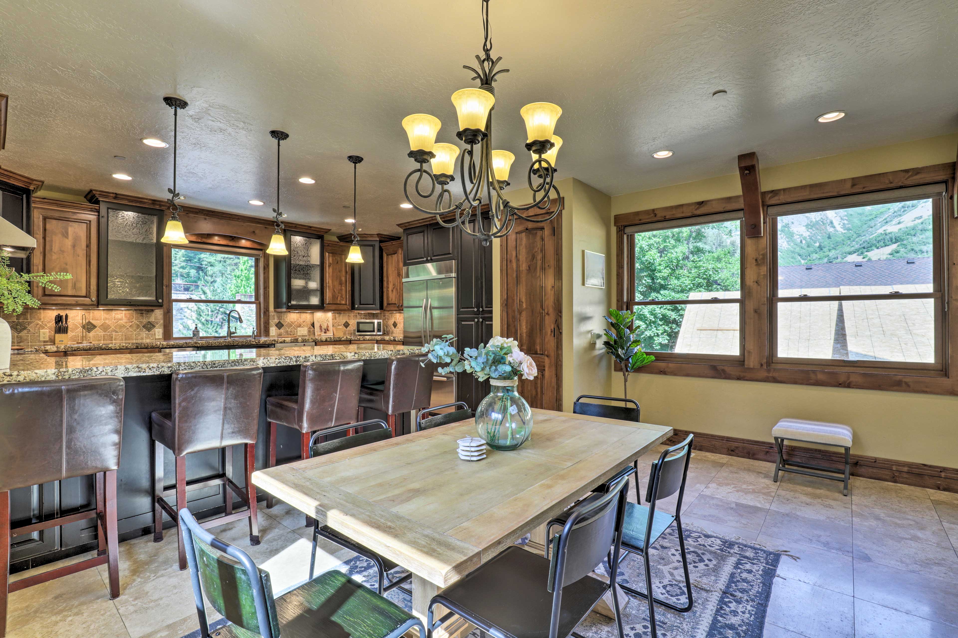 Dining Area | Kitchen