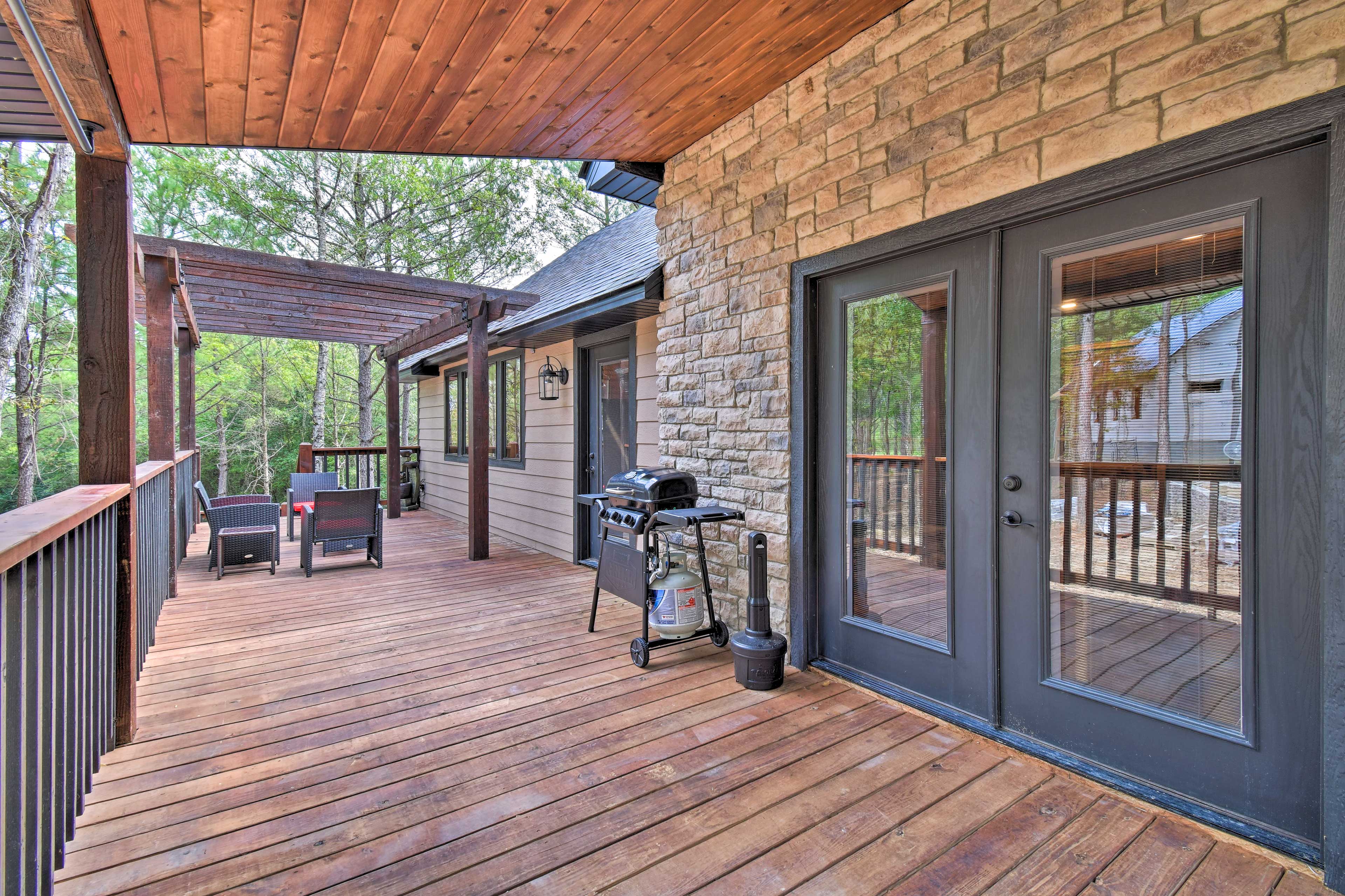 Deck | Outdoor Dining | Gas Grill