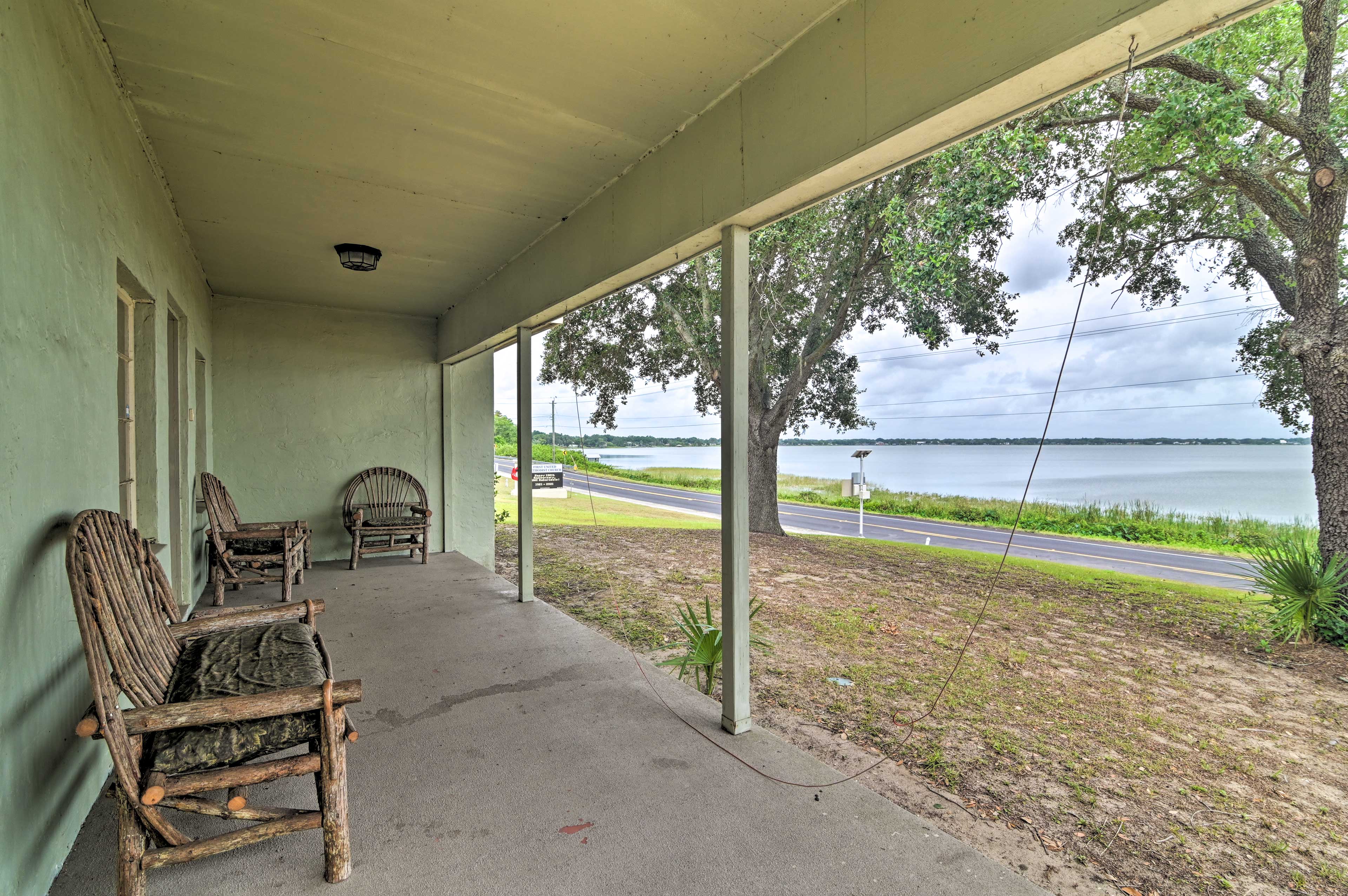 Exterior | Private Porch | Lake Ariana Views