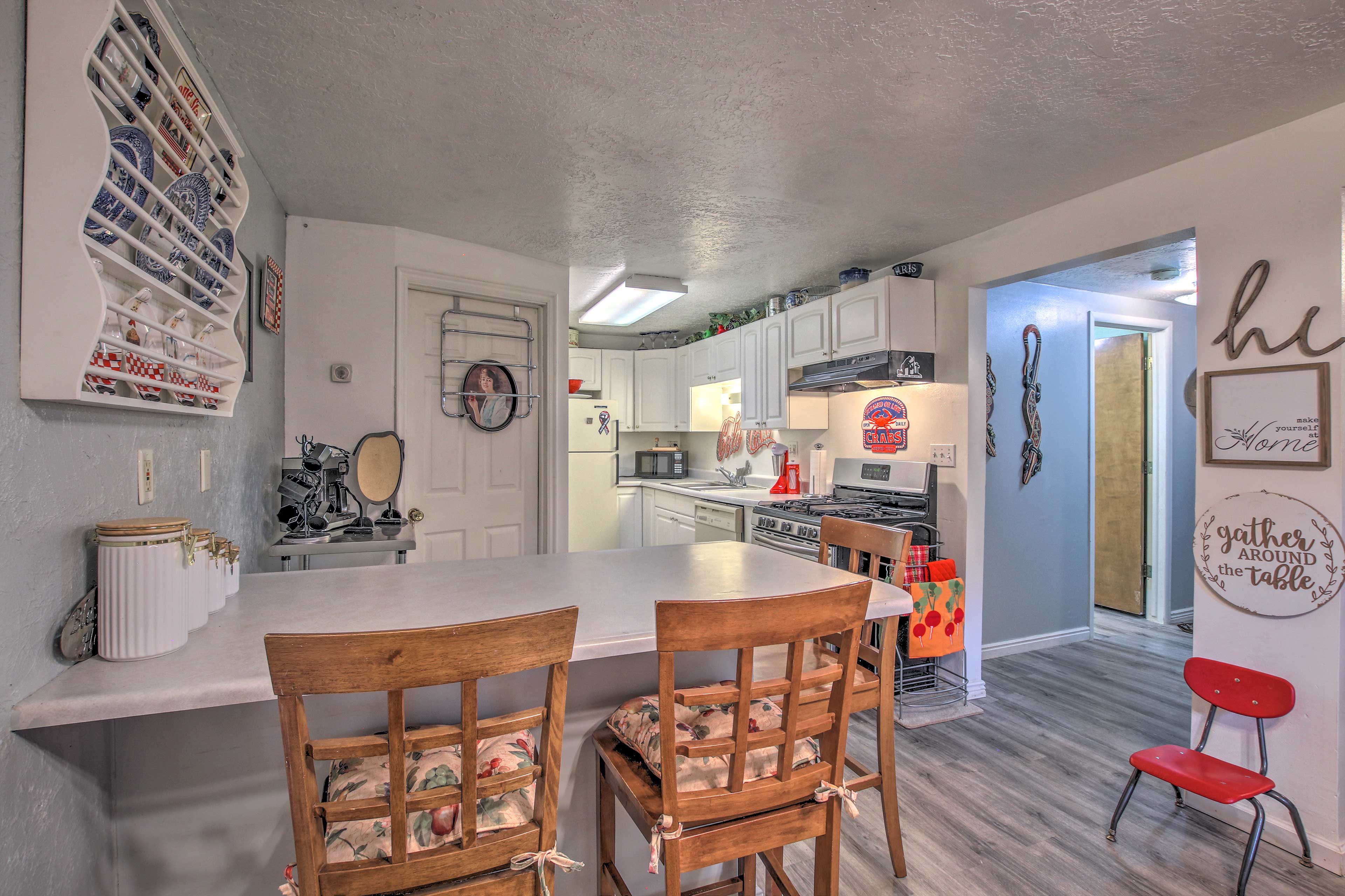 Dining Area | Dishware & Flatware