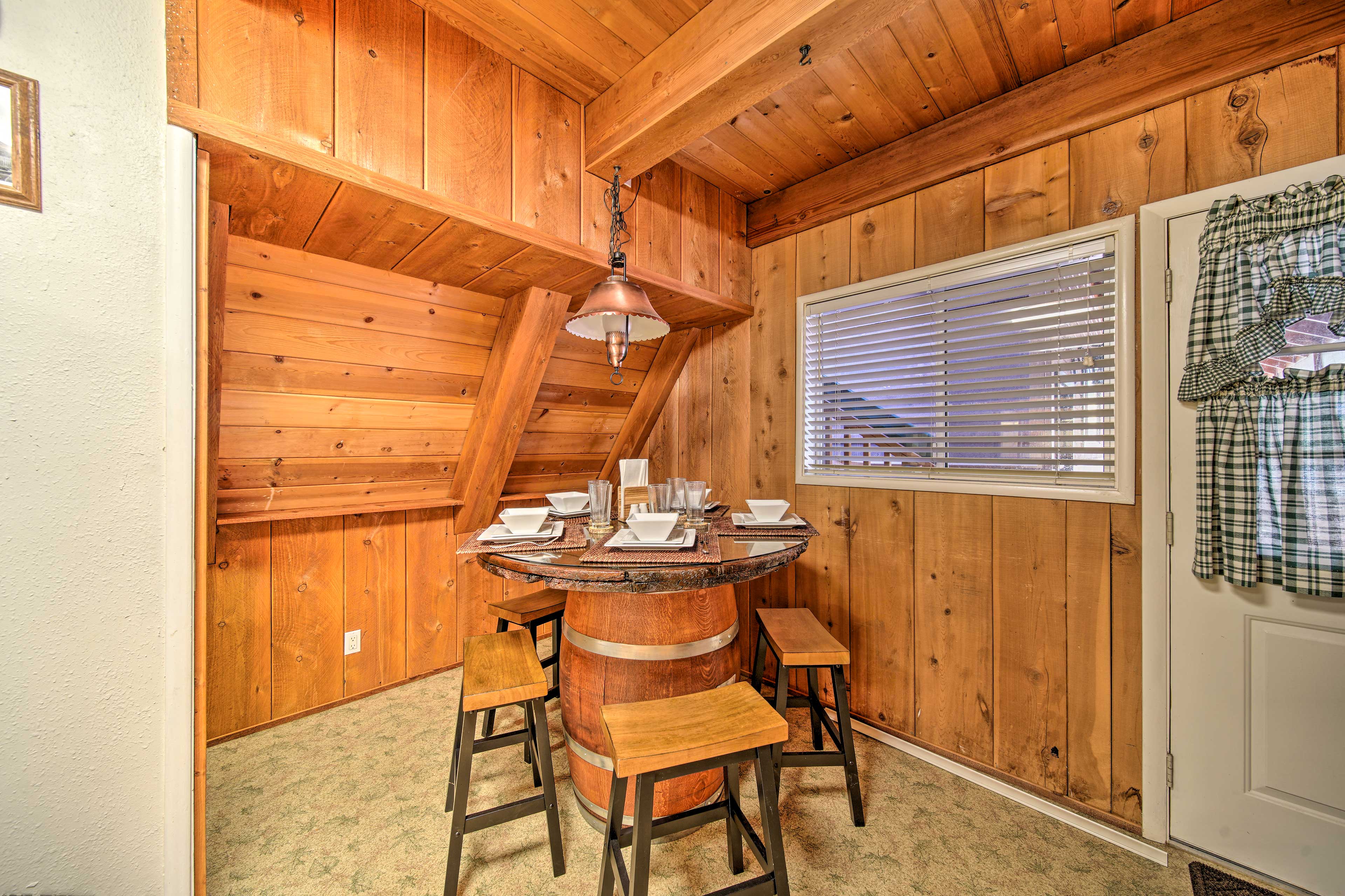 Dining Area | Dishware & Flatware