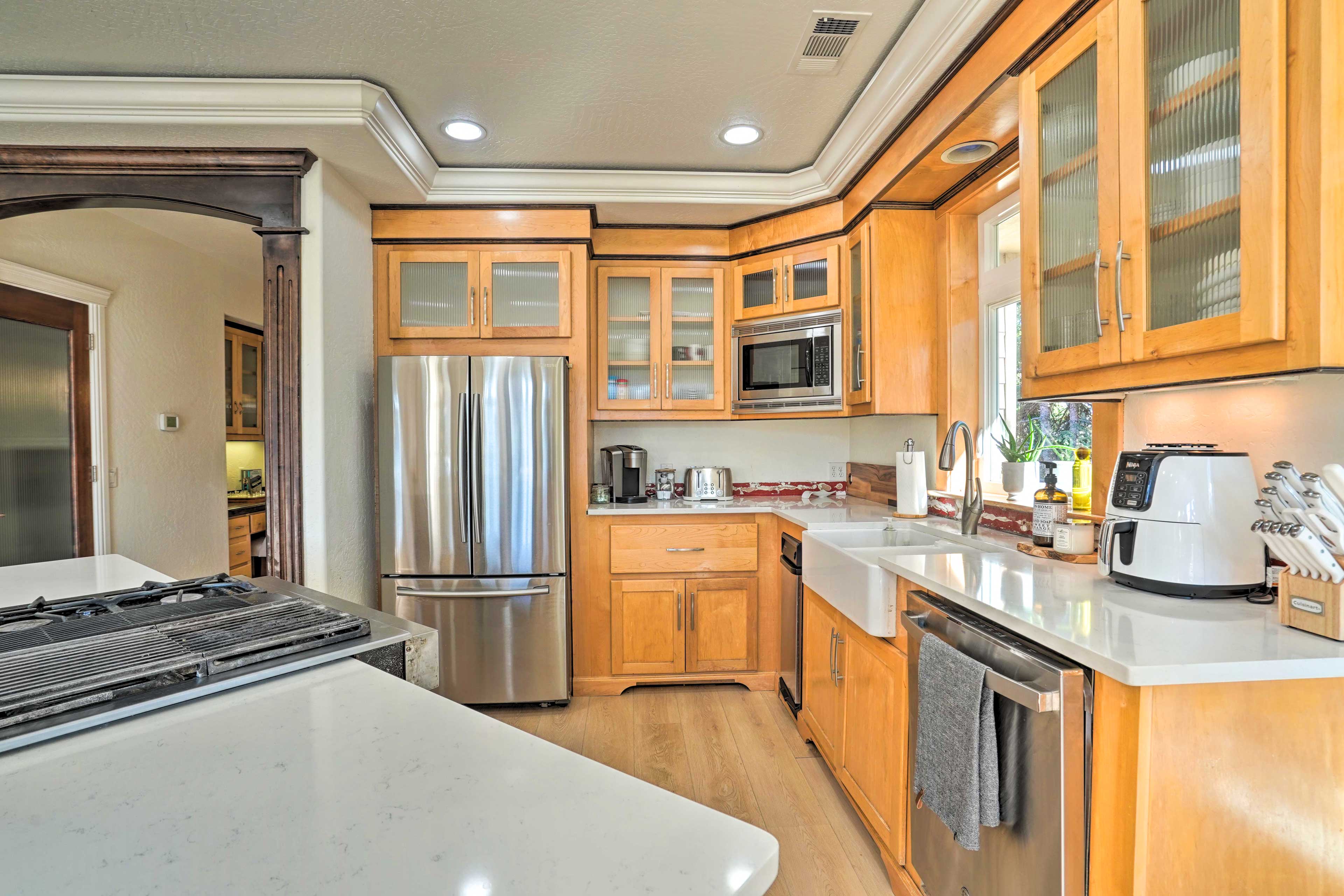 Kitchen | Fully Equipped | Cooking Basics | Coffee Maker | Dishware/Flatware