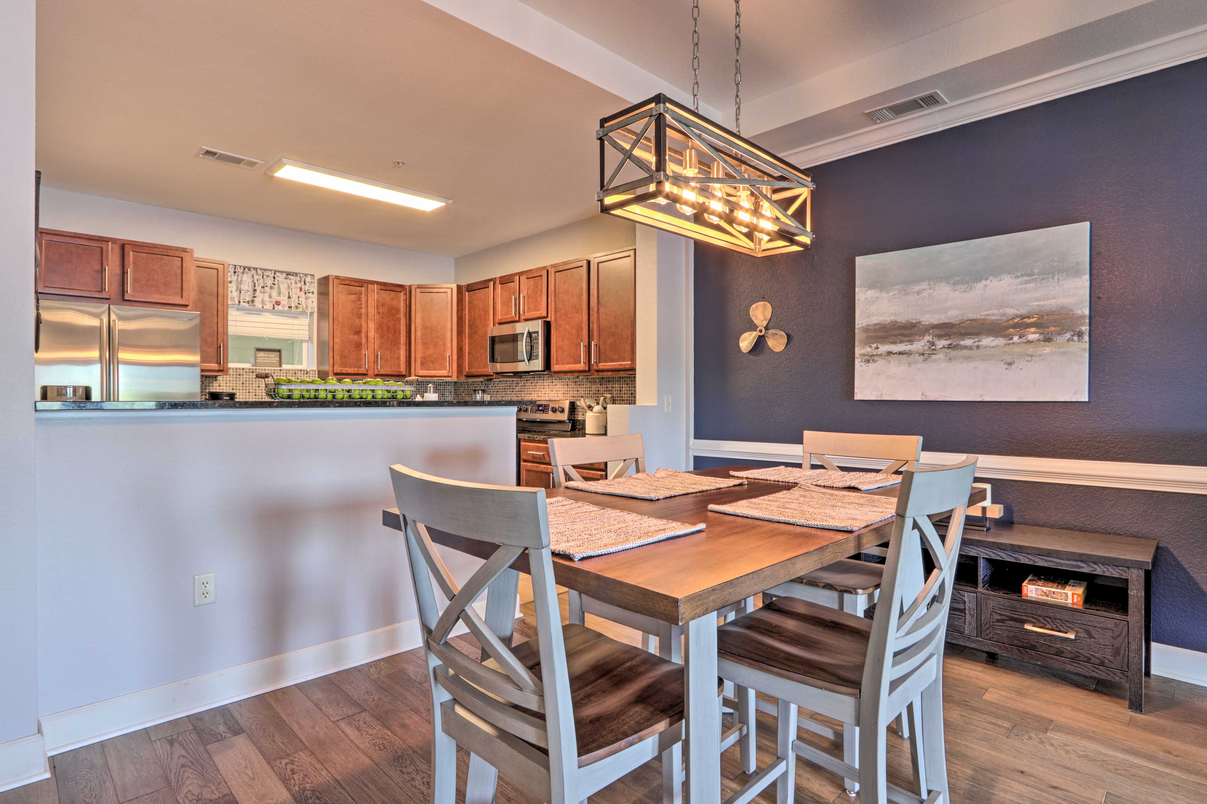 Dining Area | Dishware Provided