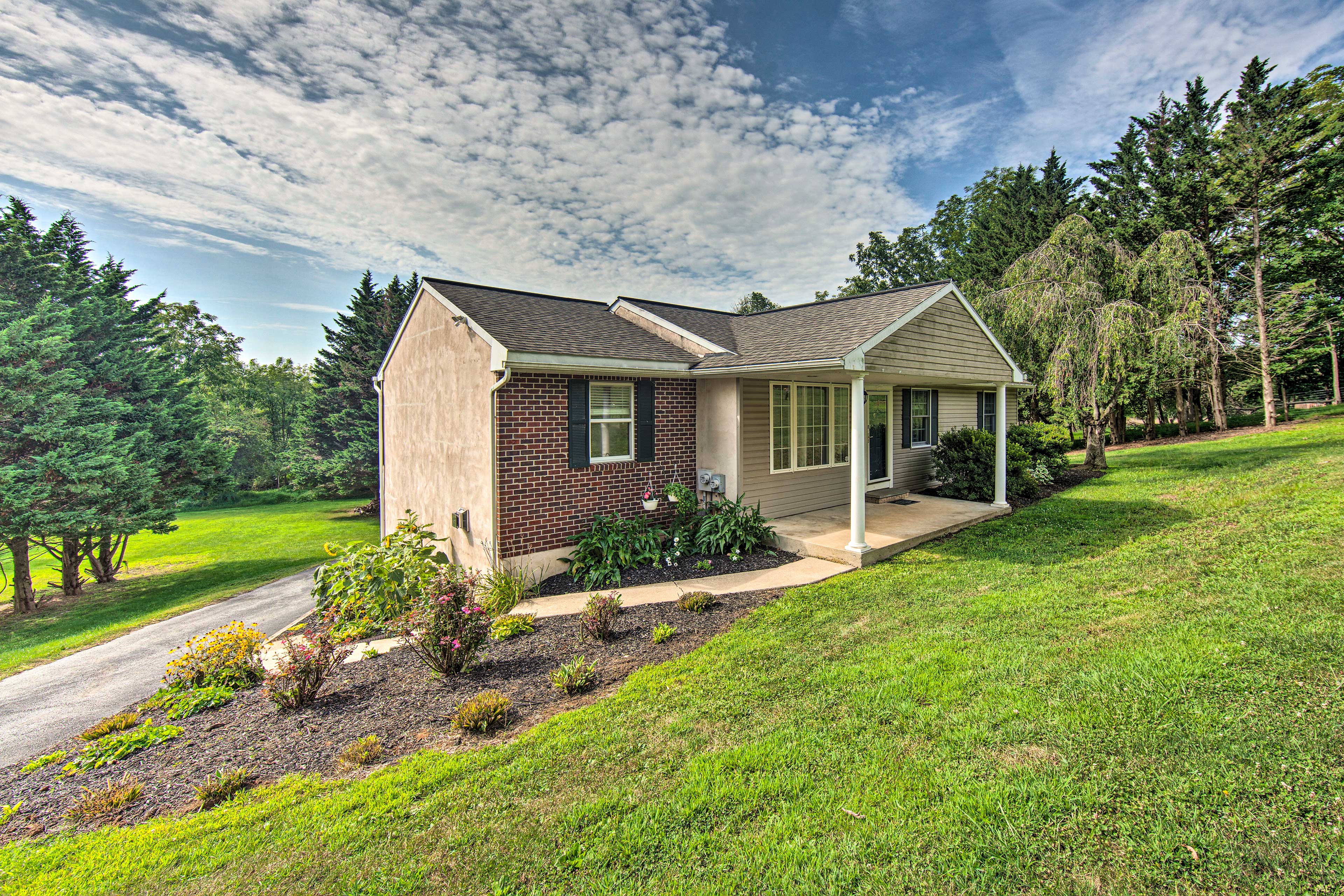 Exterior | Front Entrance