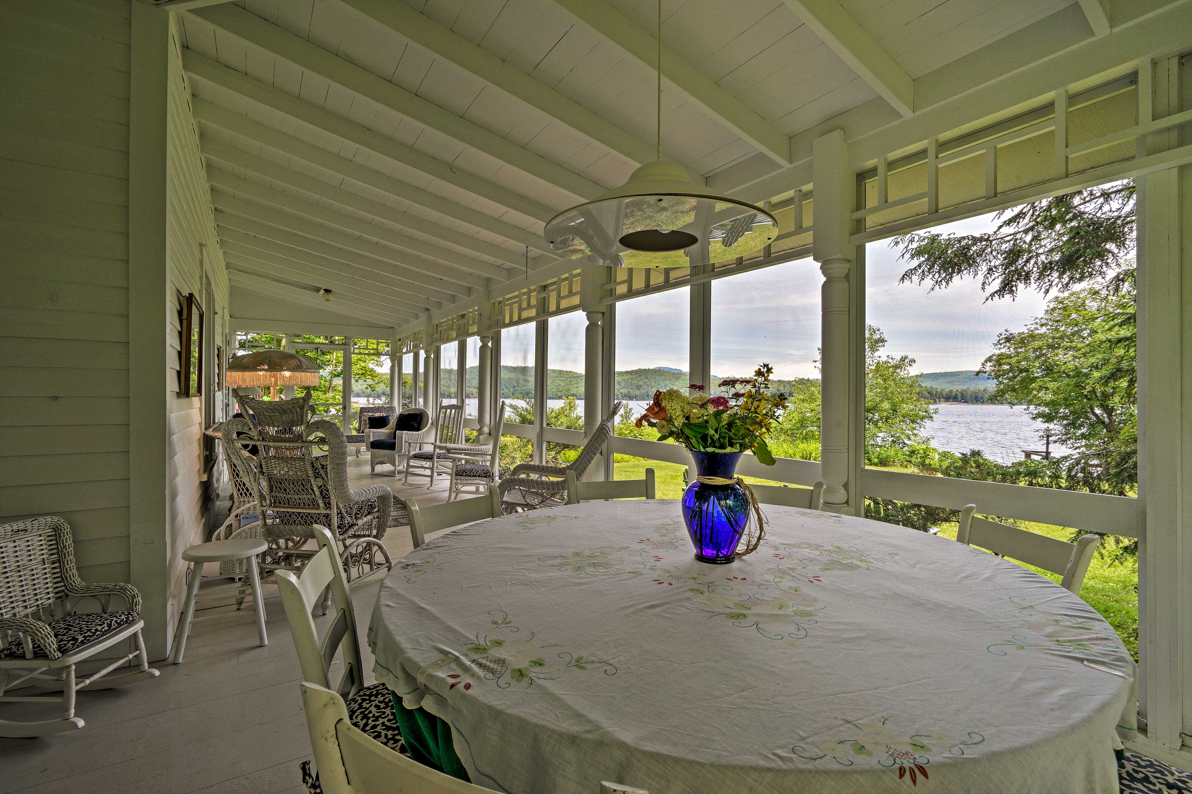 Screened Porch | Outdoor Dining