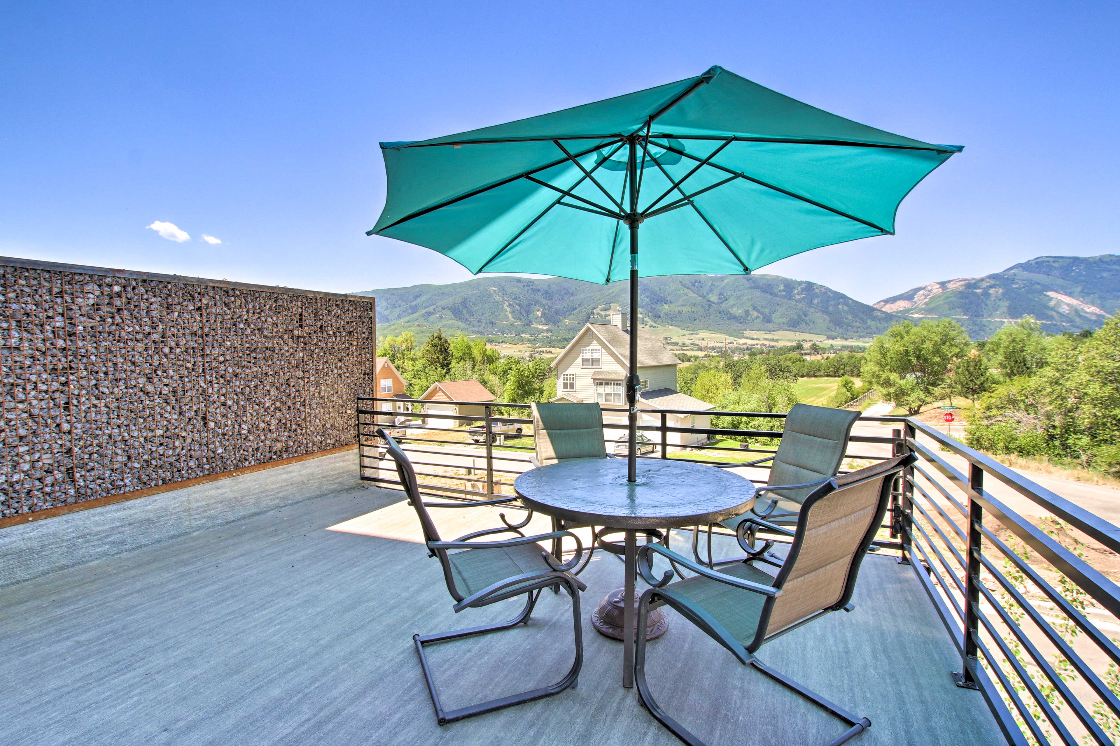 Furnished Deck | Mountain Views