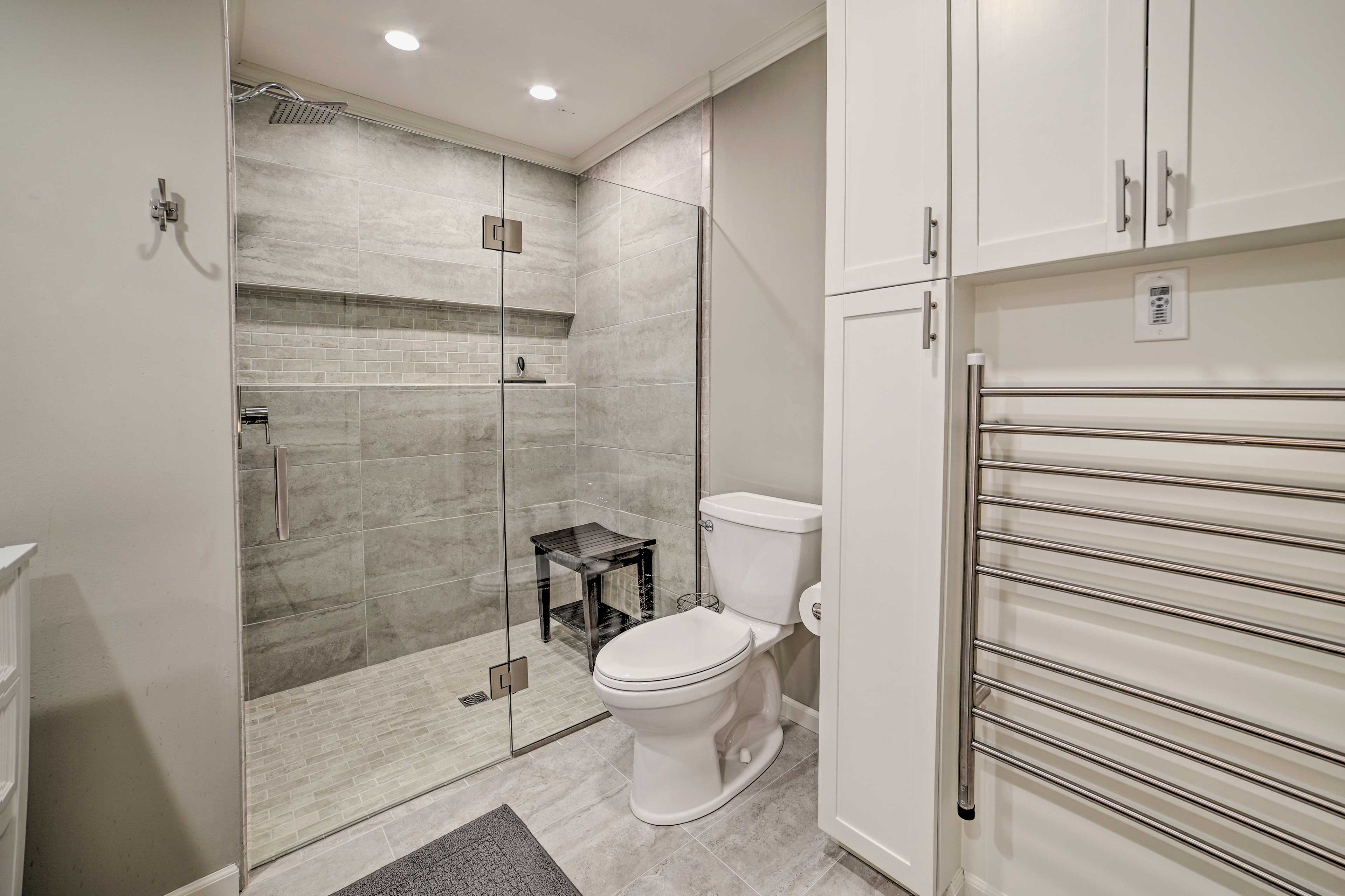 Full Bathroom | Heated Towel Rack