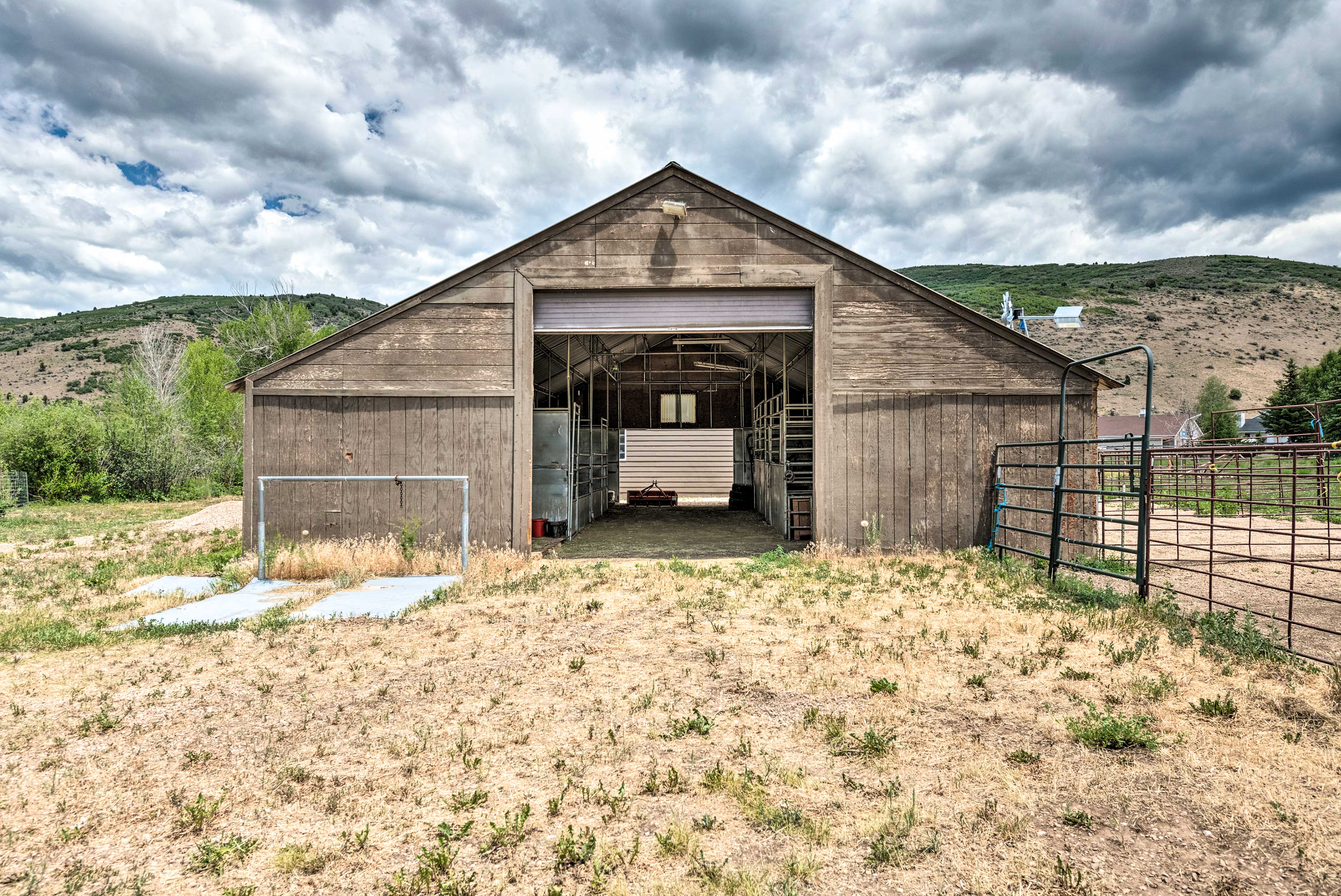 No Horse Feeding | No Pasture Or Barn Access