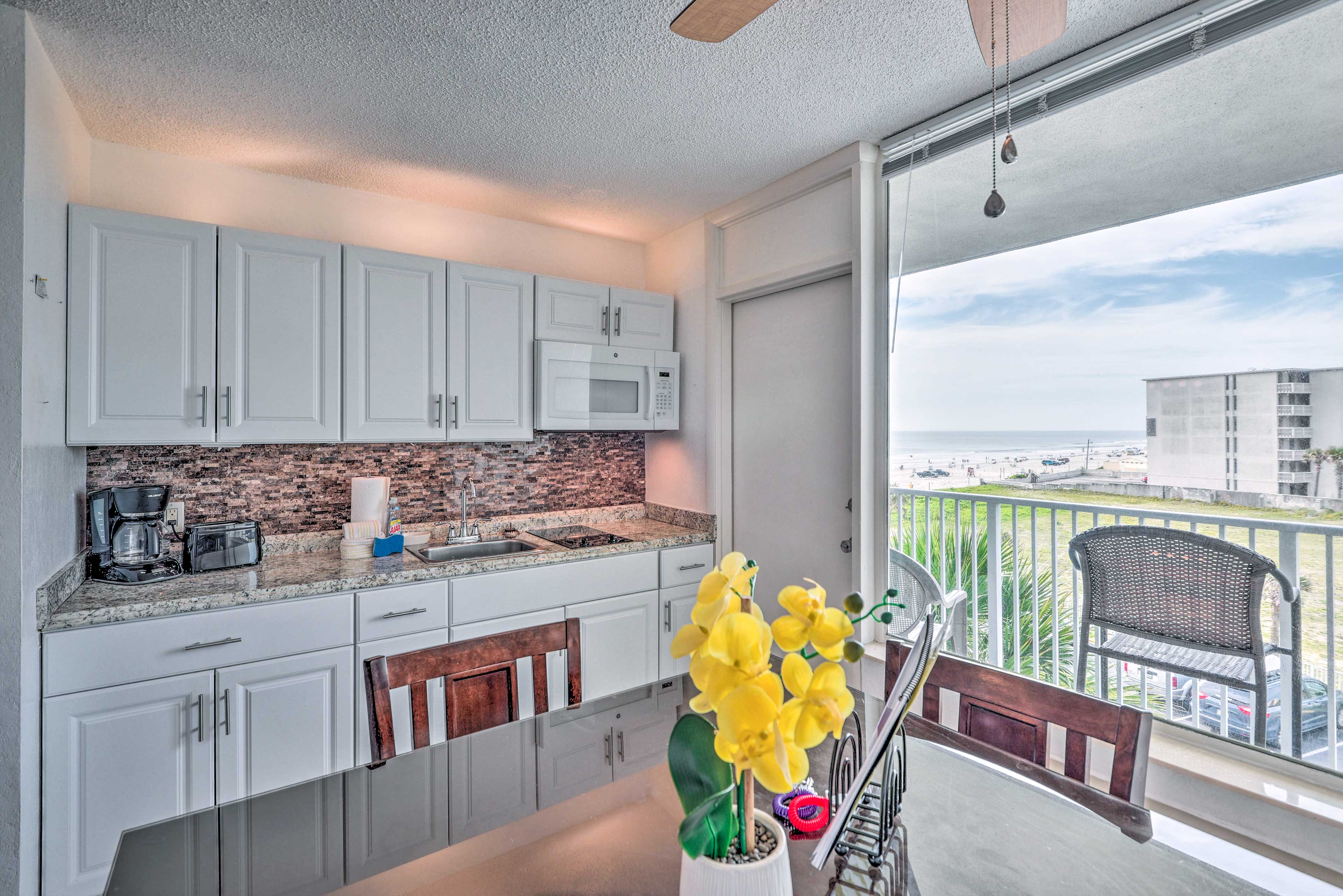 Dining Area | Dishware Provided