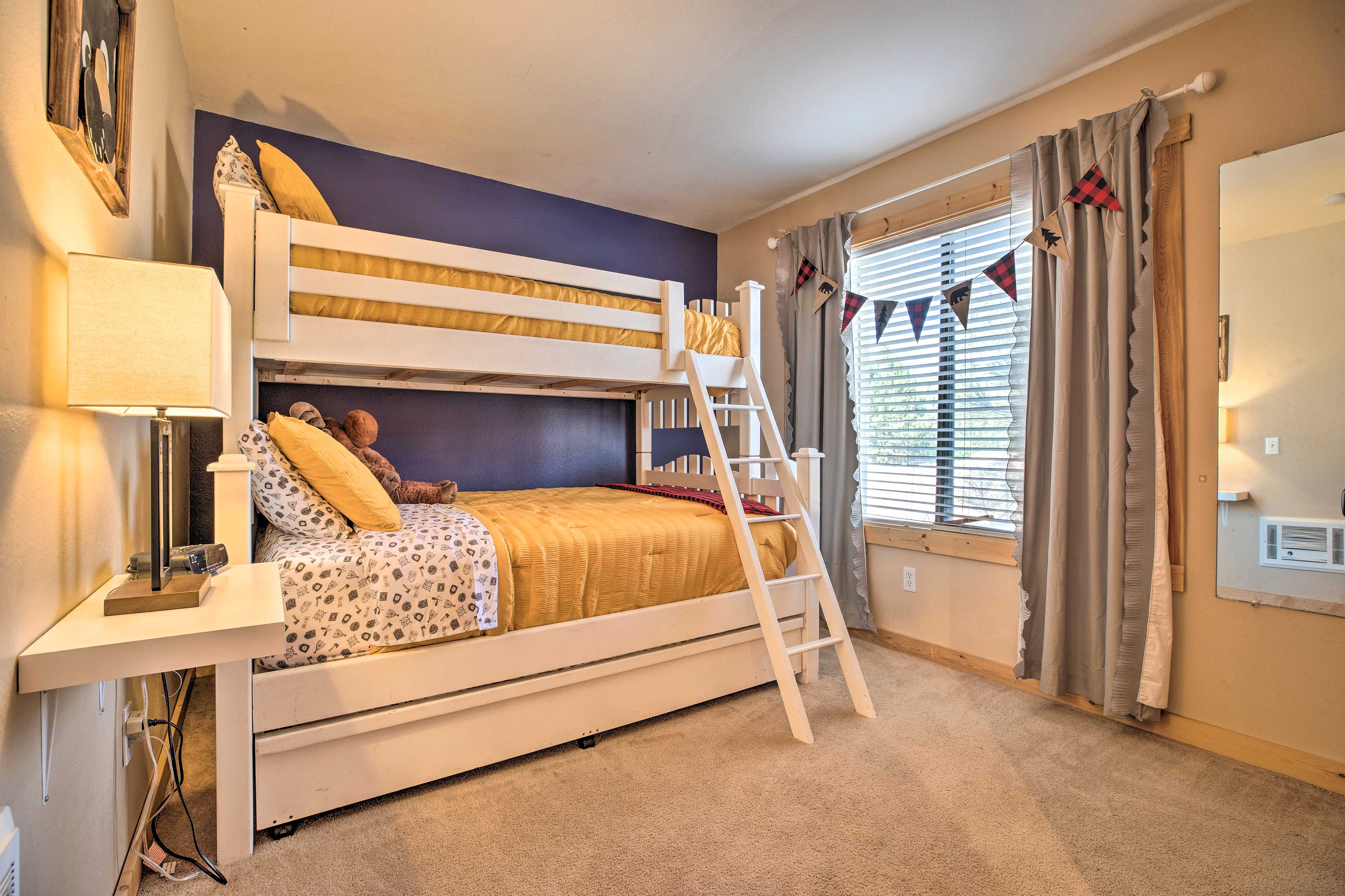 Bedroom 2 | Twin/Full Bunk Bed | Twin Trundle Bed