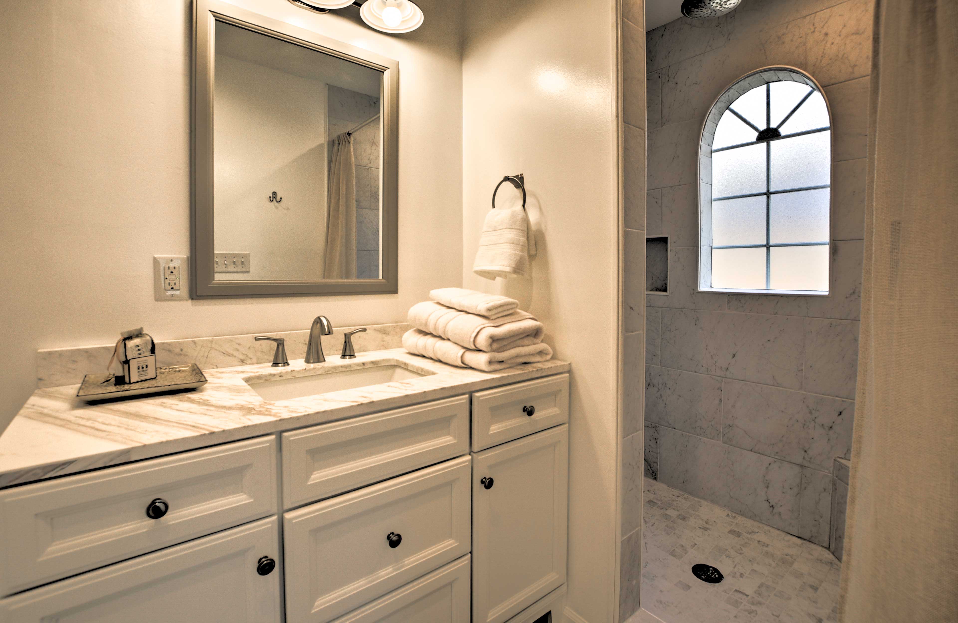 En-Suite Bathroom | Complimentary Toiletries | Roll-In Shower