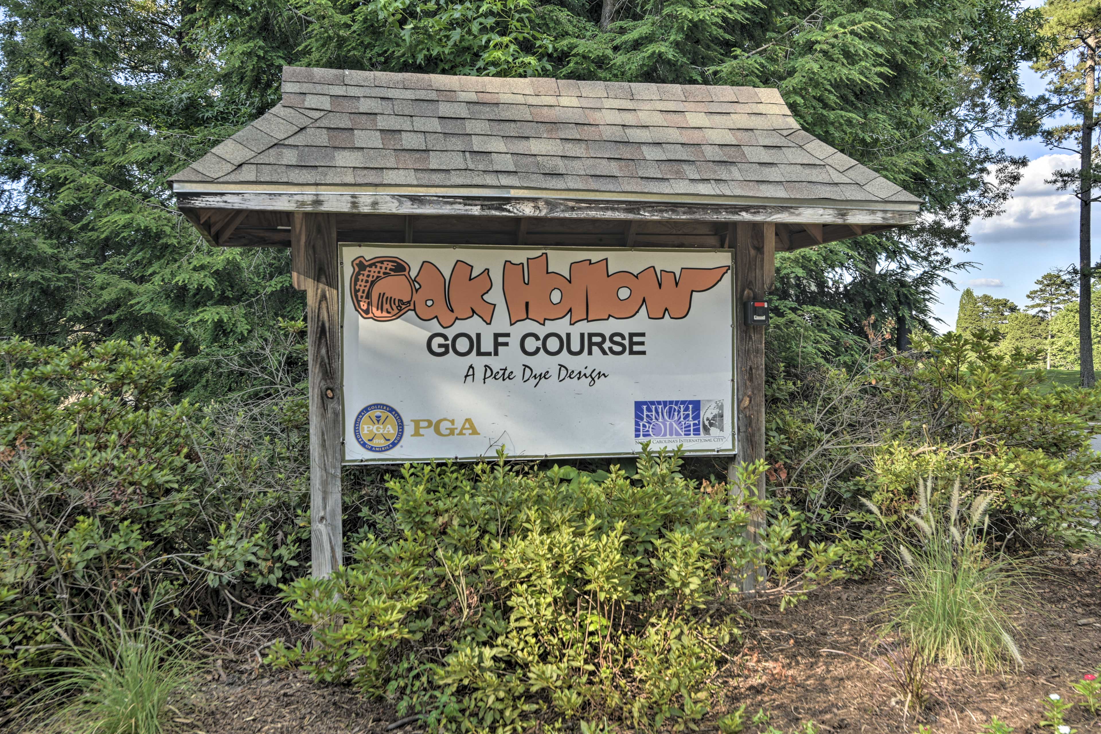 Walk to Oak Hollow Golf Course