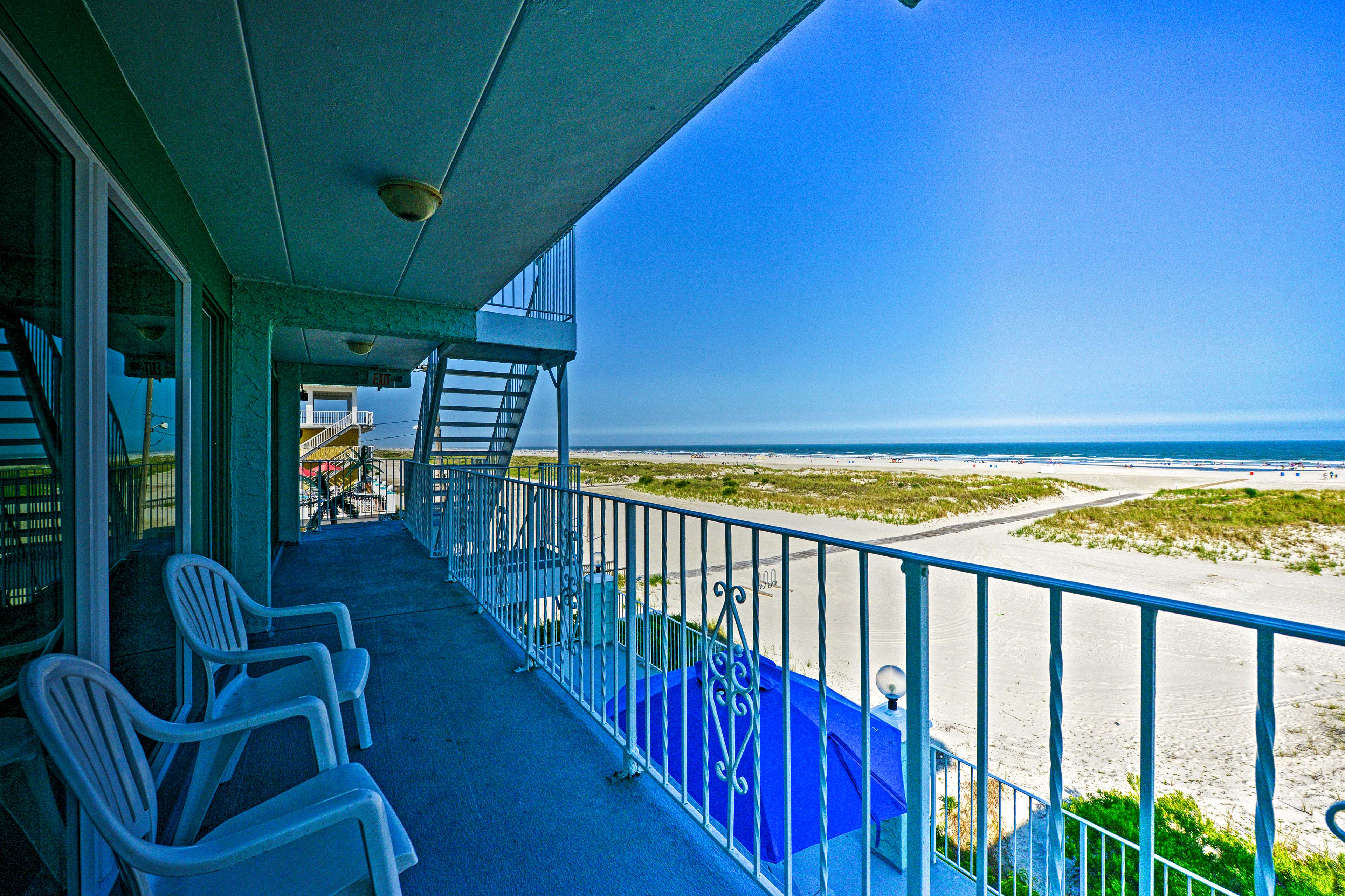 Wildwood Crest Beachfront Home w/ Shared Pool!