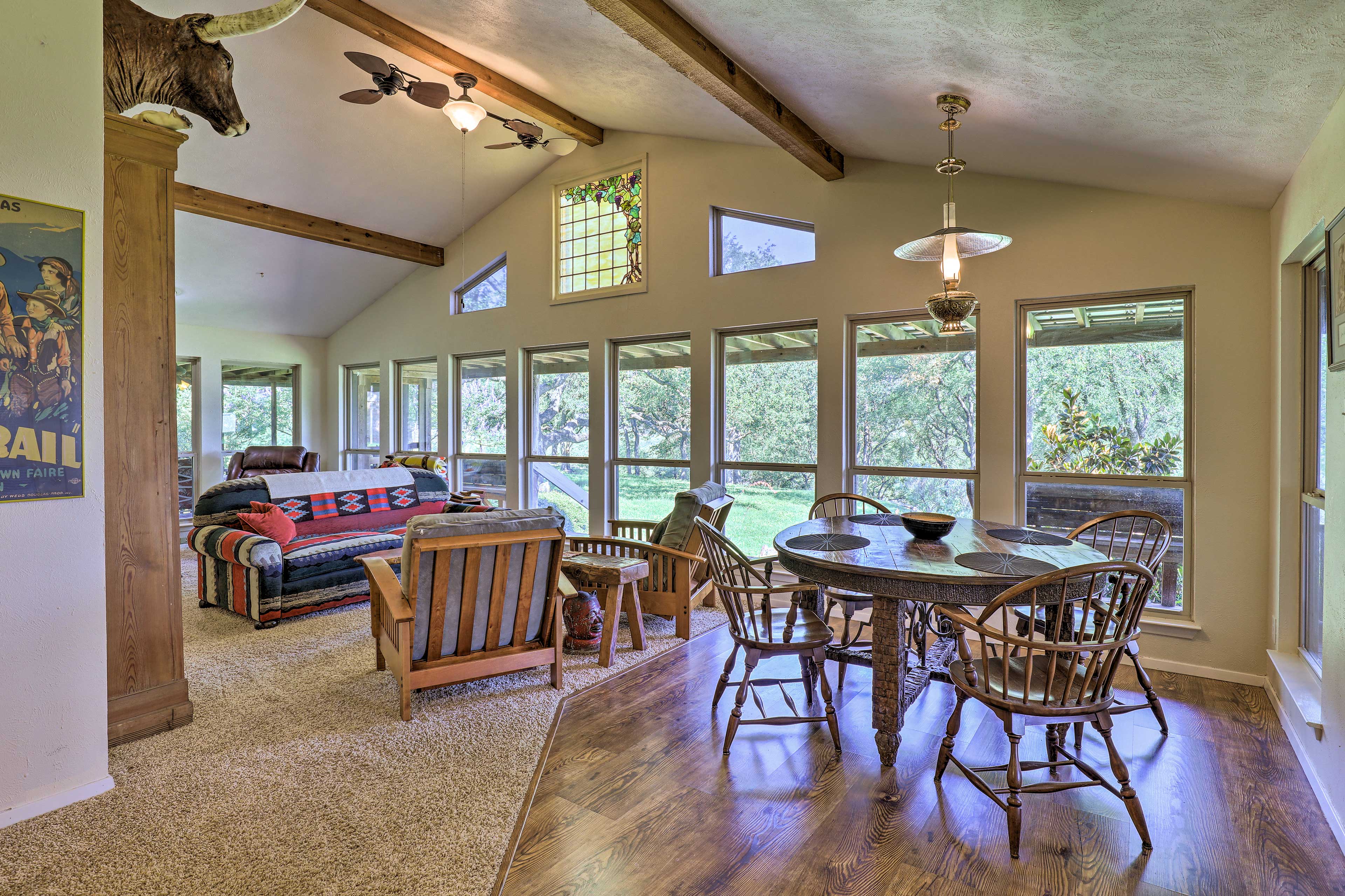 Dining Area | Dishware Provided