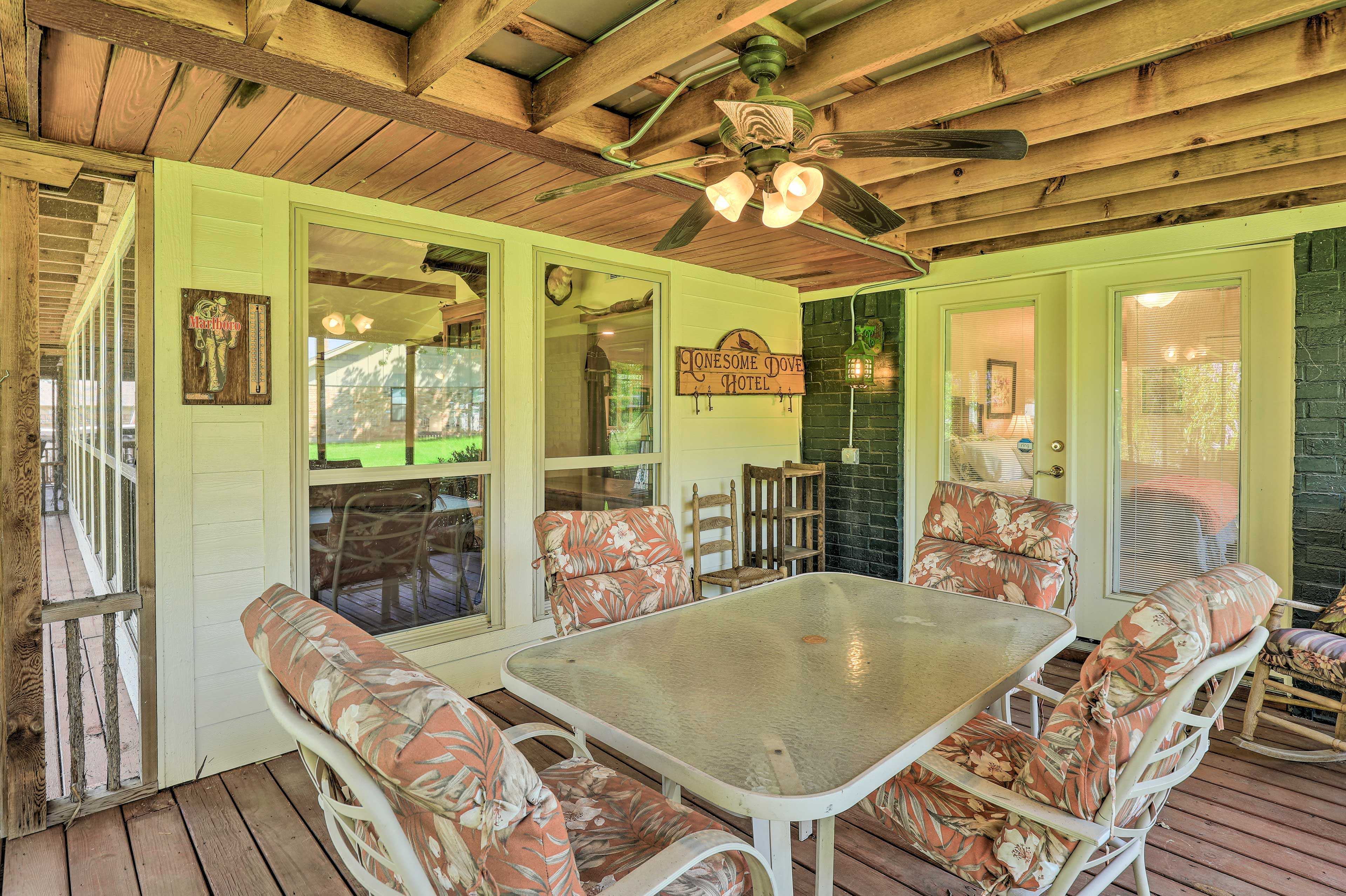 Screened-In Porch