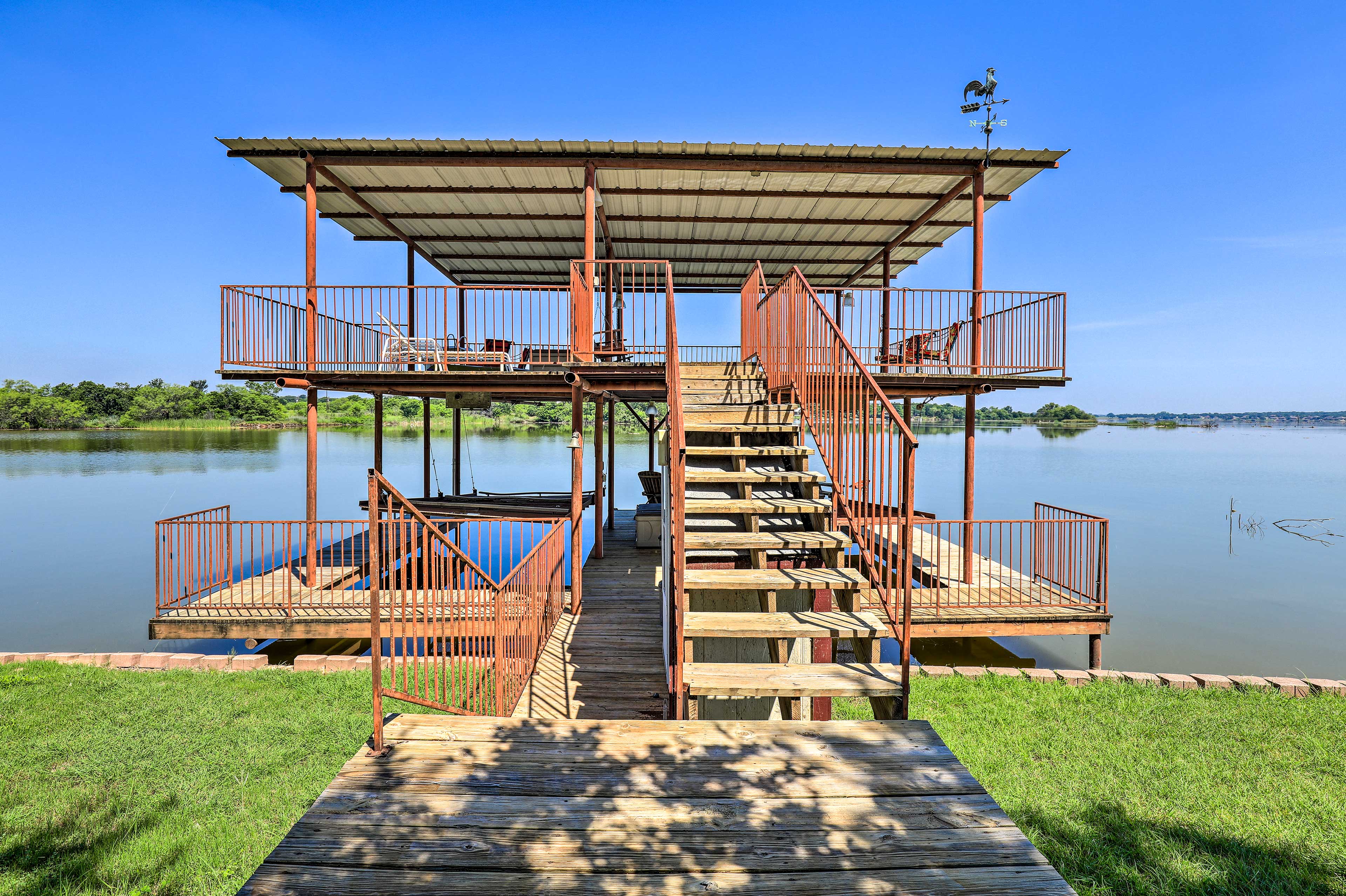 Private Boat Dock/Slip | Direct Lake Access