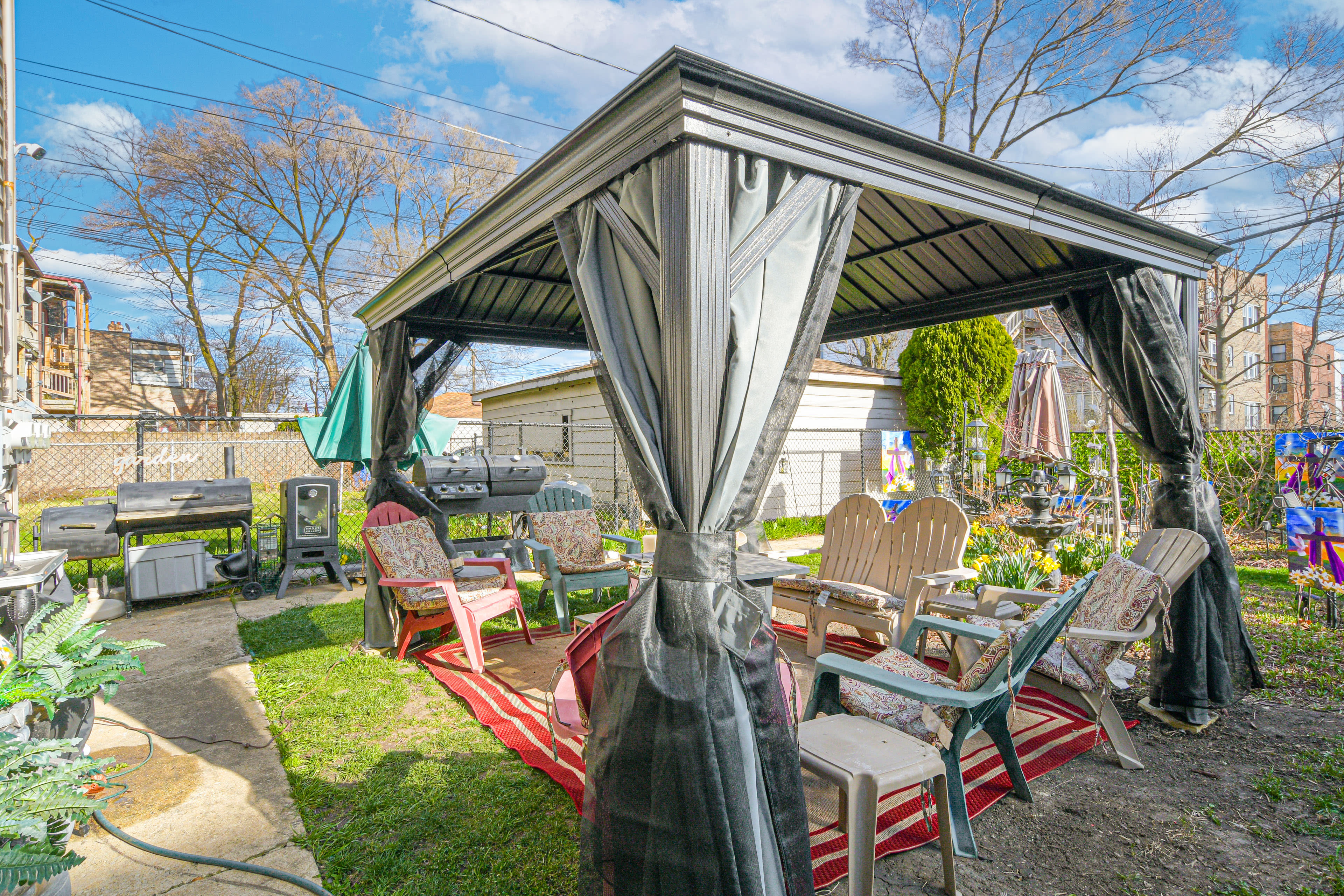 Fenced-In Yard | Outdoor Dining Tables