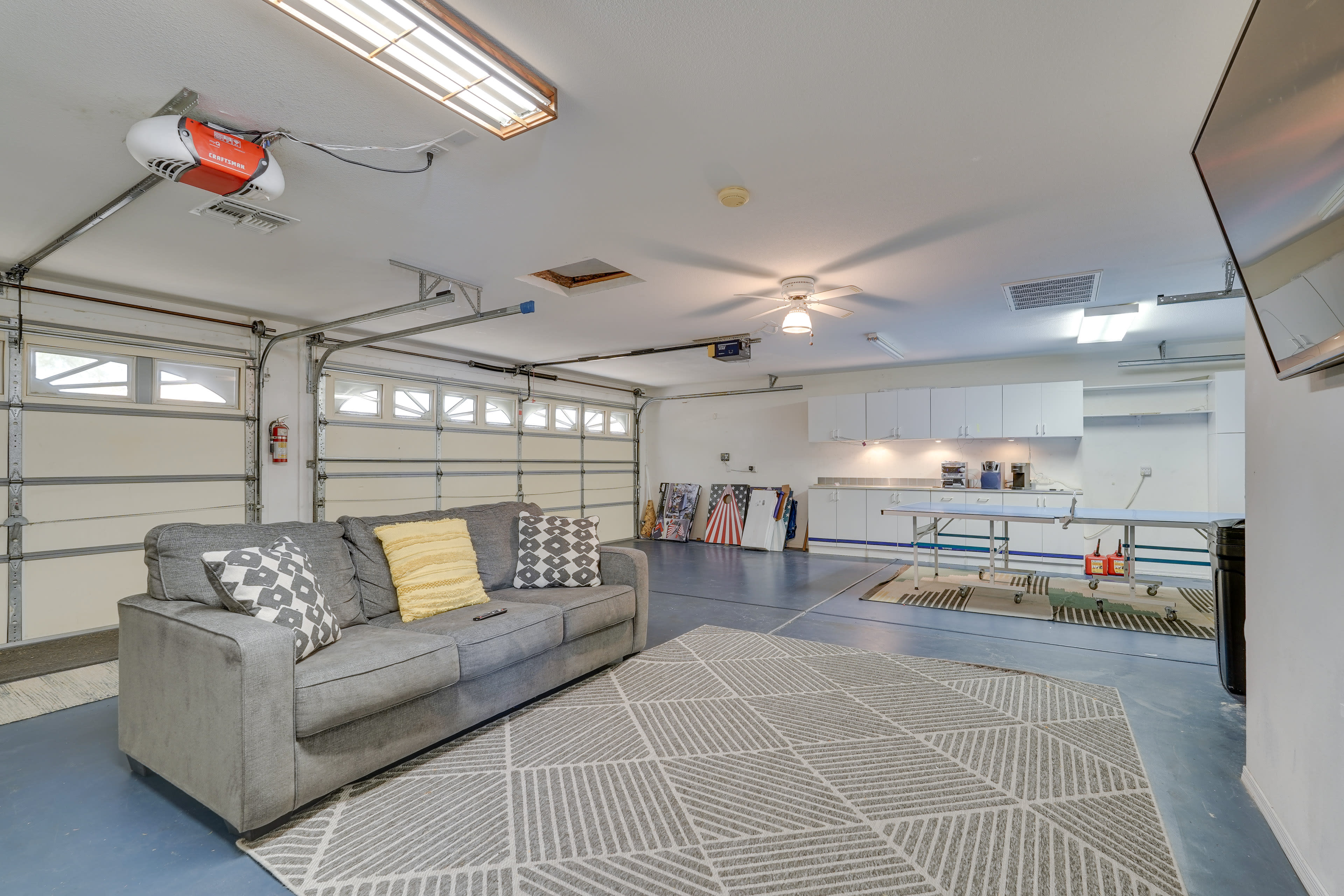 Game Room | Finished Garage w/ A/C | Ping-Pong Table | Full Sleeper Sofa