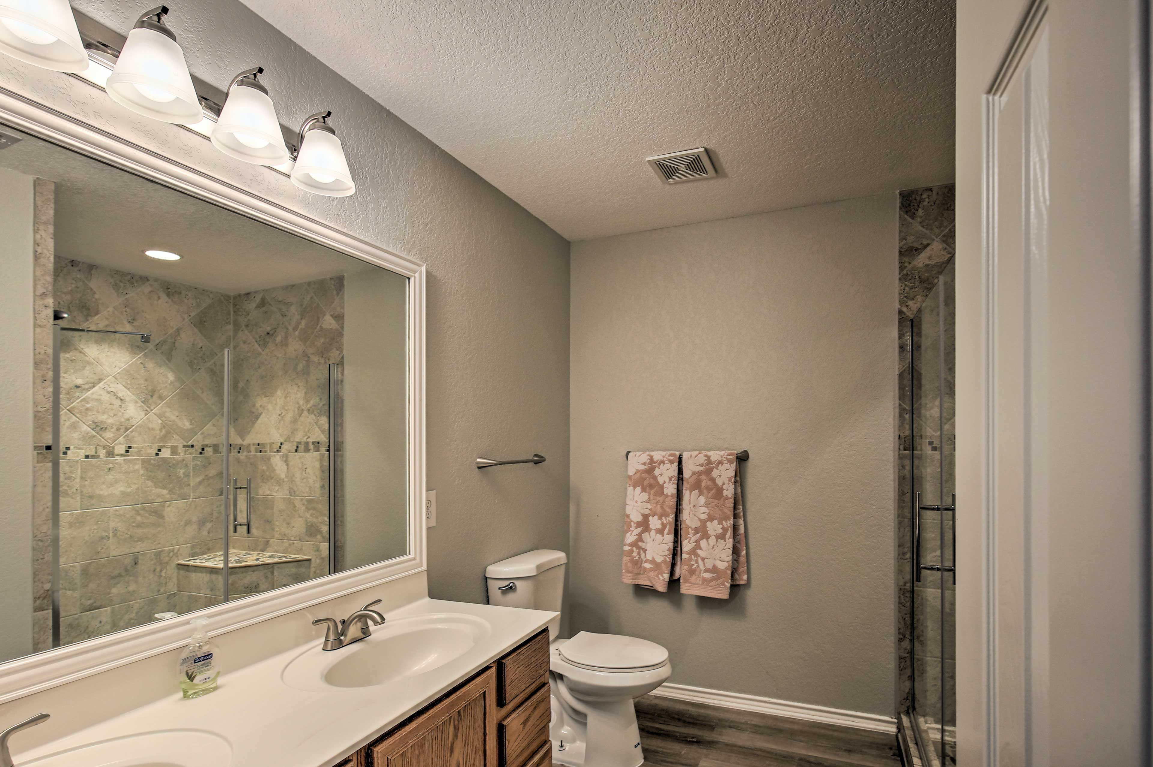 Full Bathroom | Walk-in Shower | Towels Provided