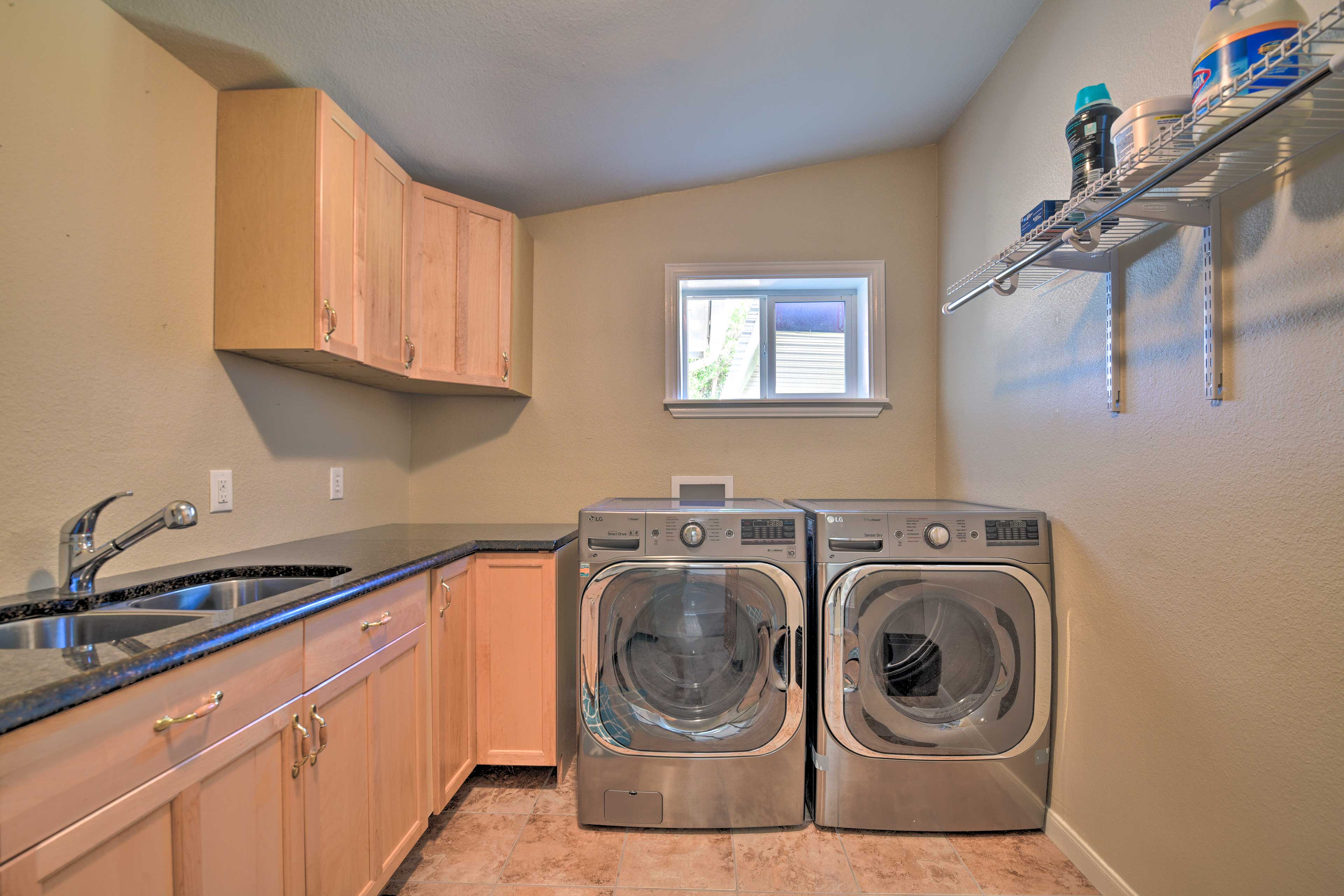 Laundry Room | Washer/Dryer