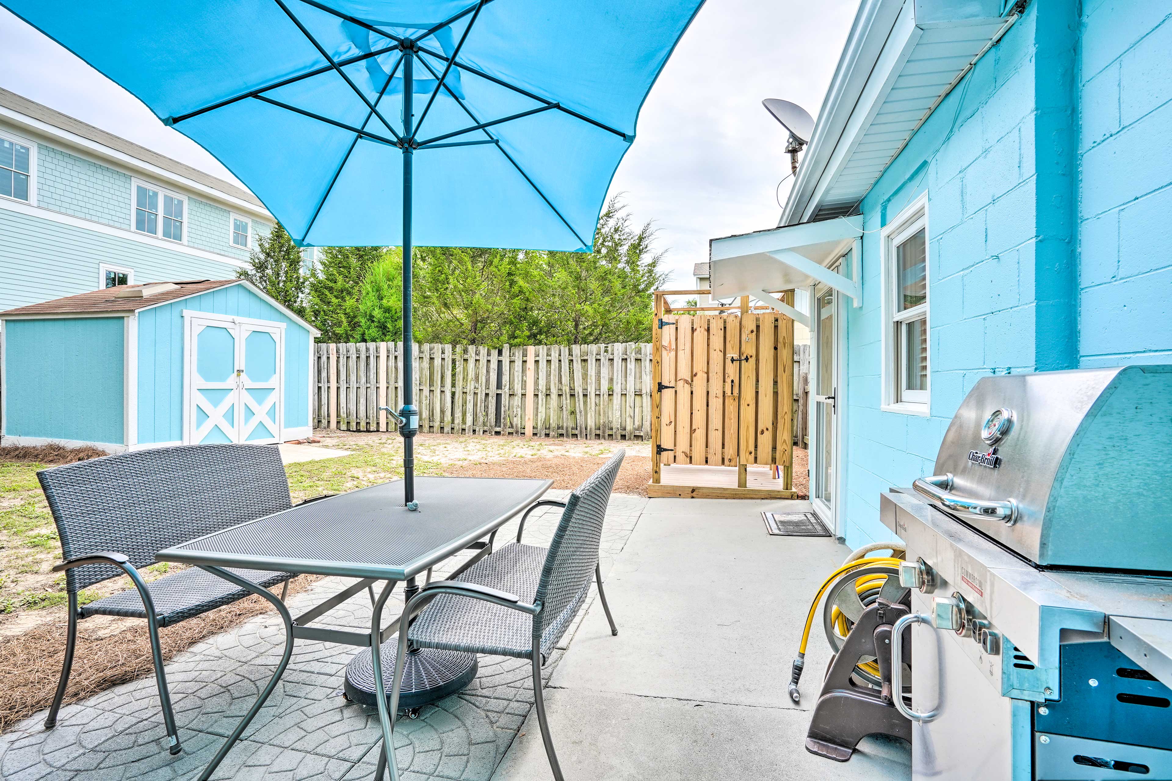 Patio | Dining Set w/ Gas Grill | Outdoor Shower