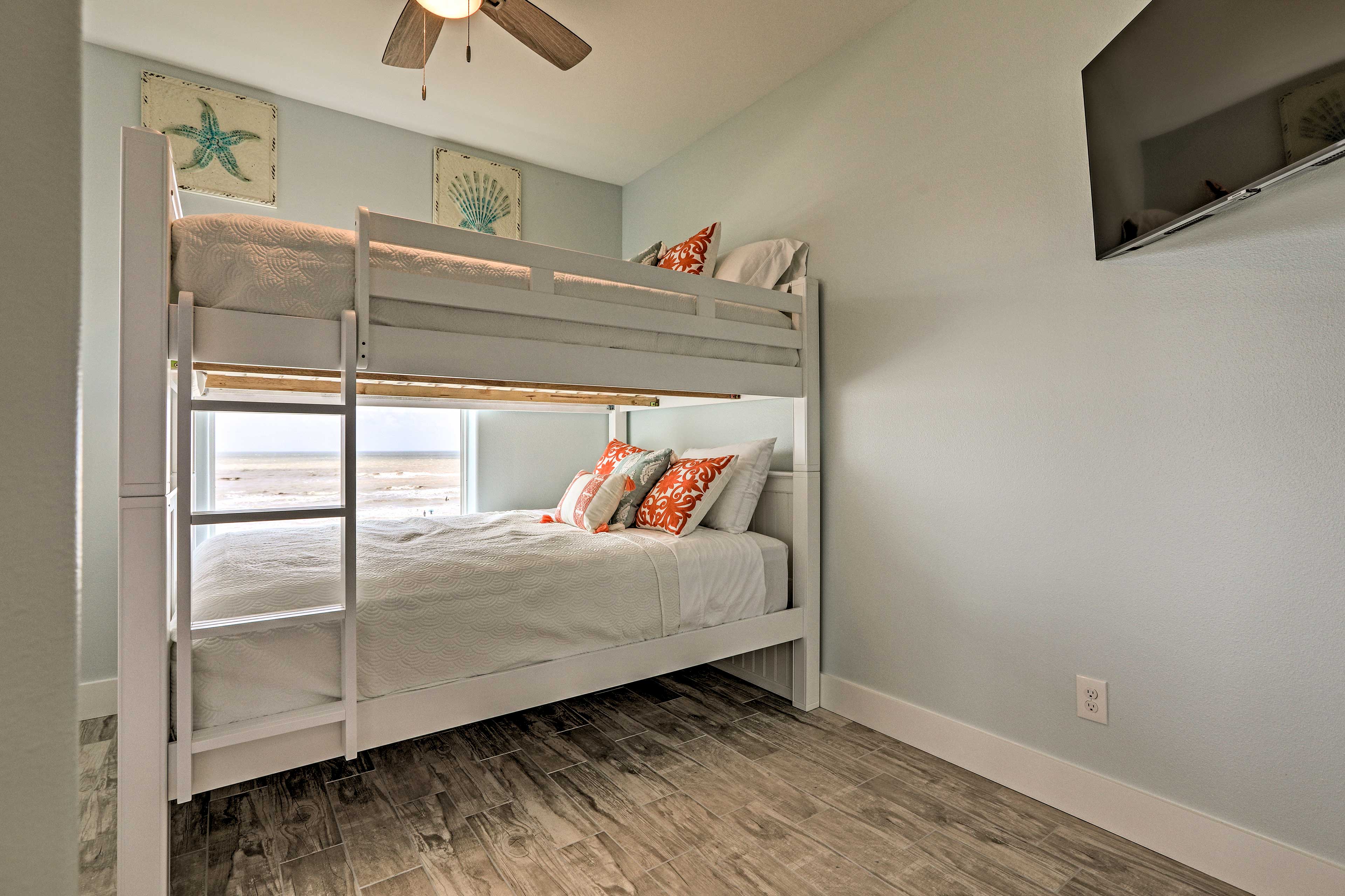 Bedroom 4 | Queen Bunk Bed