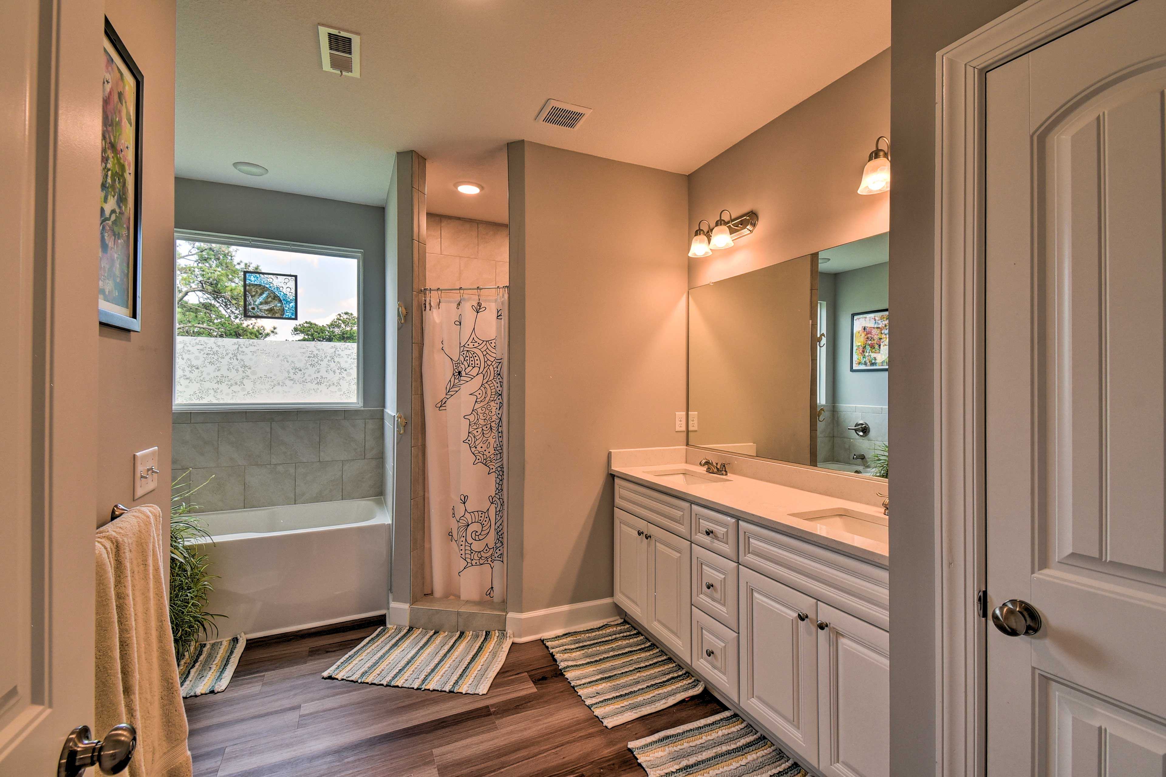 En-Suite Bathroom | Towels Provided