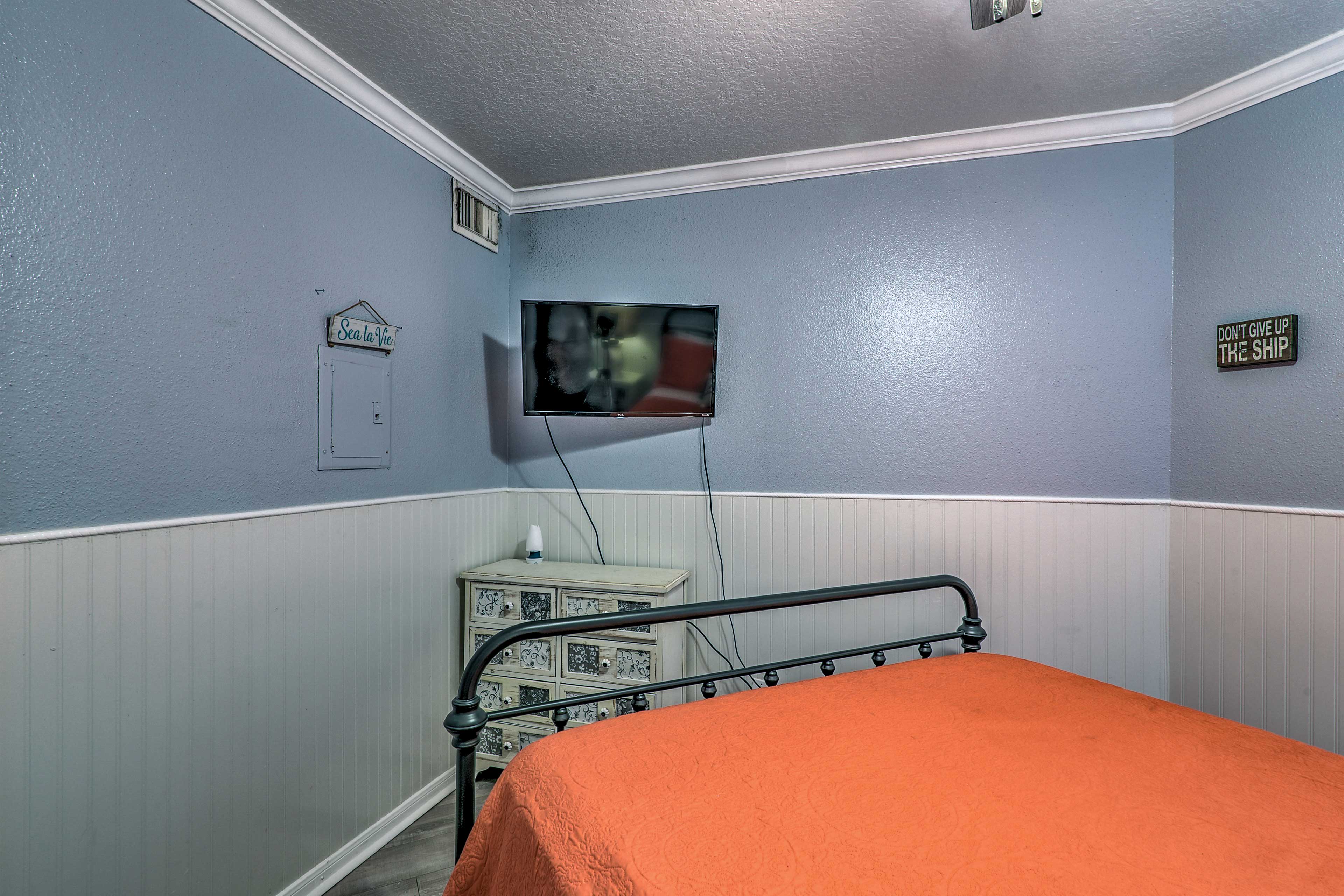 Bedroom | Smart TV