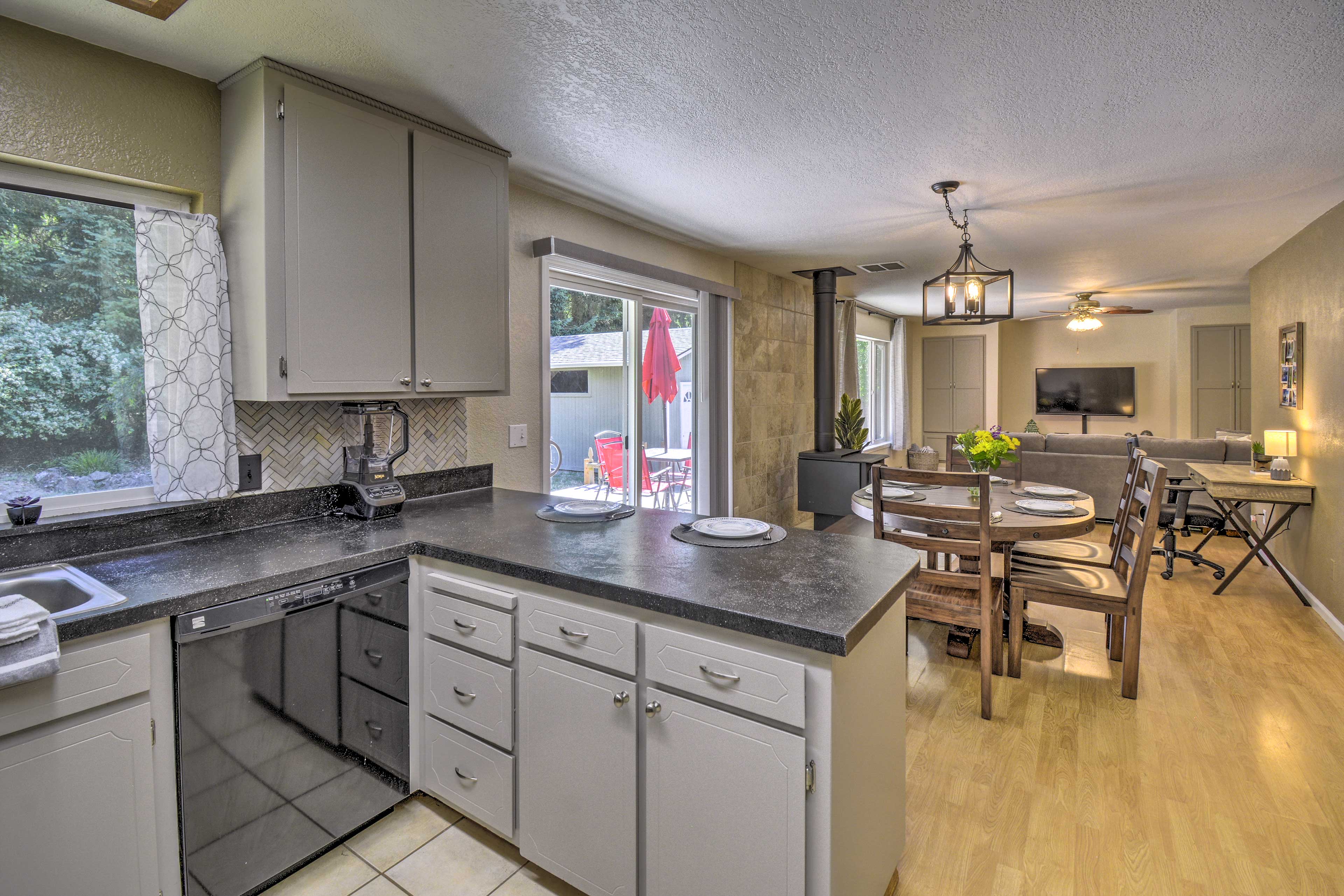 Kitchen | Fully Equipped w/ Cooking Basics