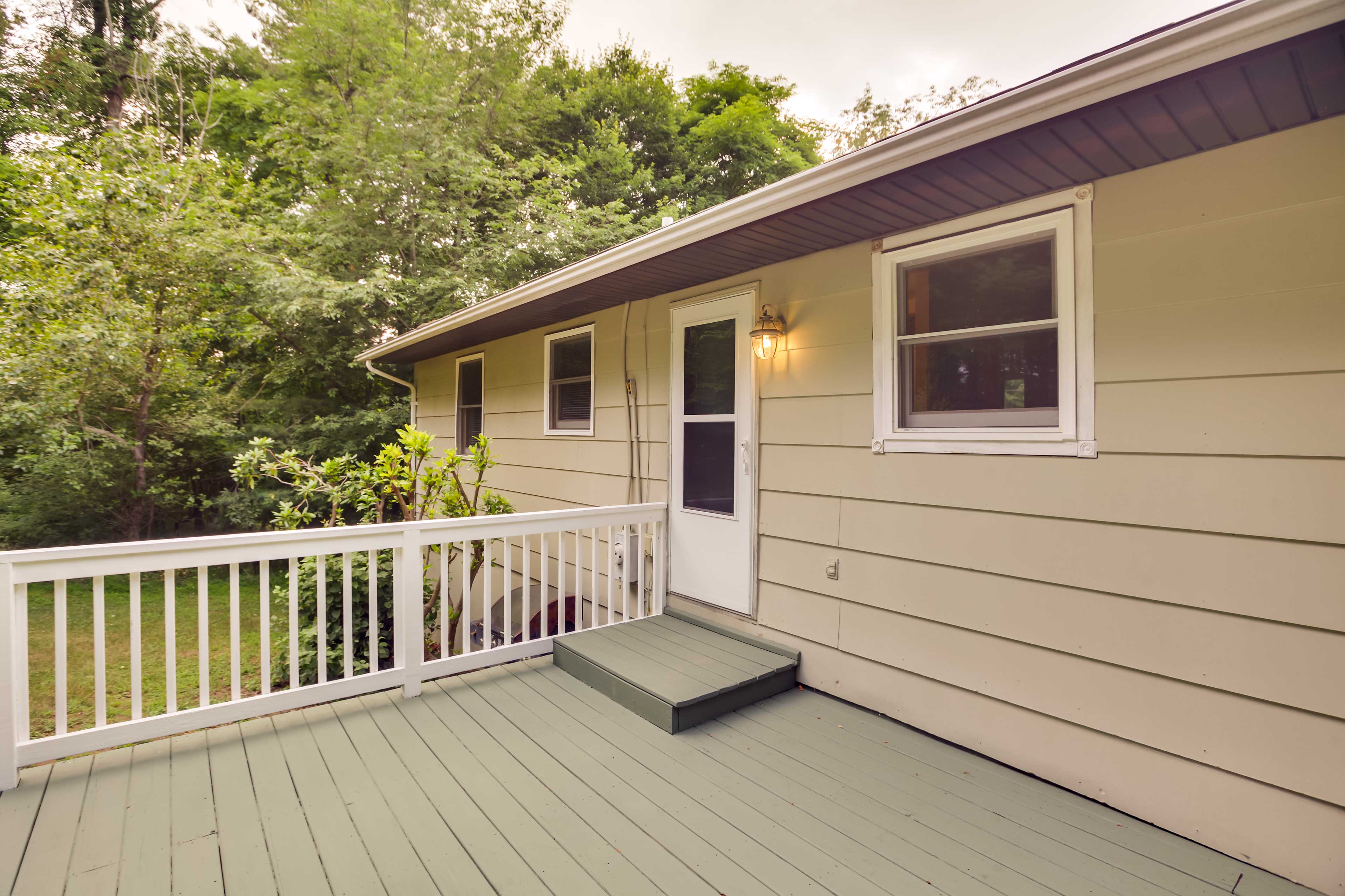 Deck | 3 Exterior Steps Required for Entry