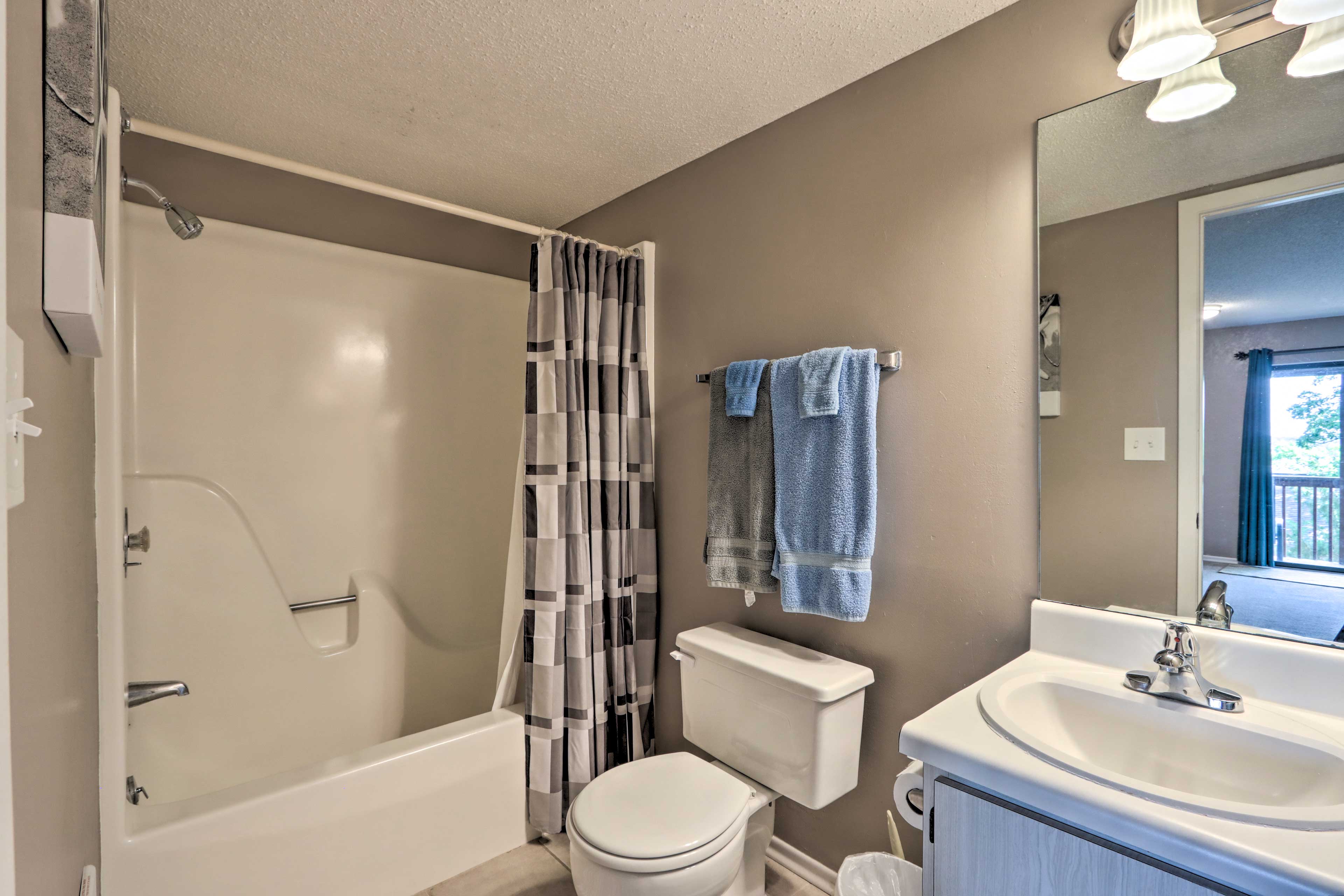 En-Suite Bathroom | Complimentary Toiletries