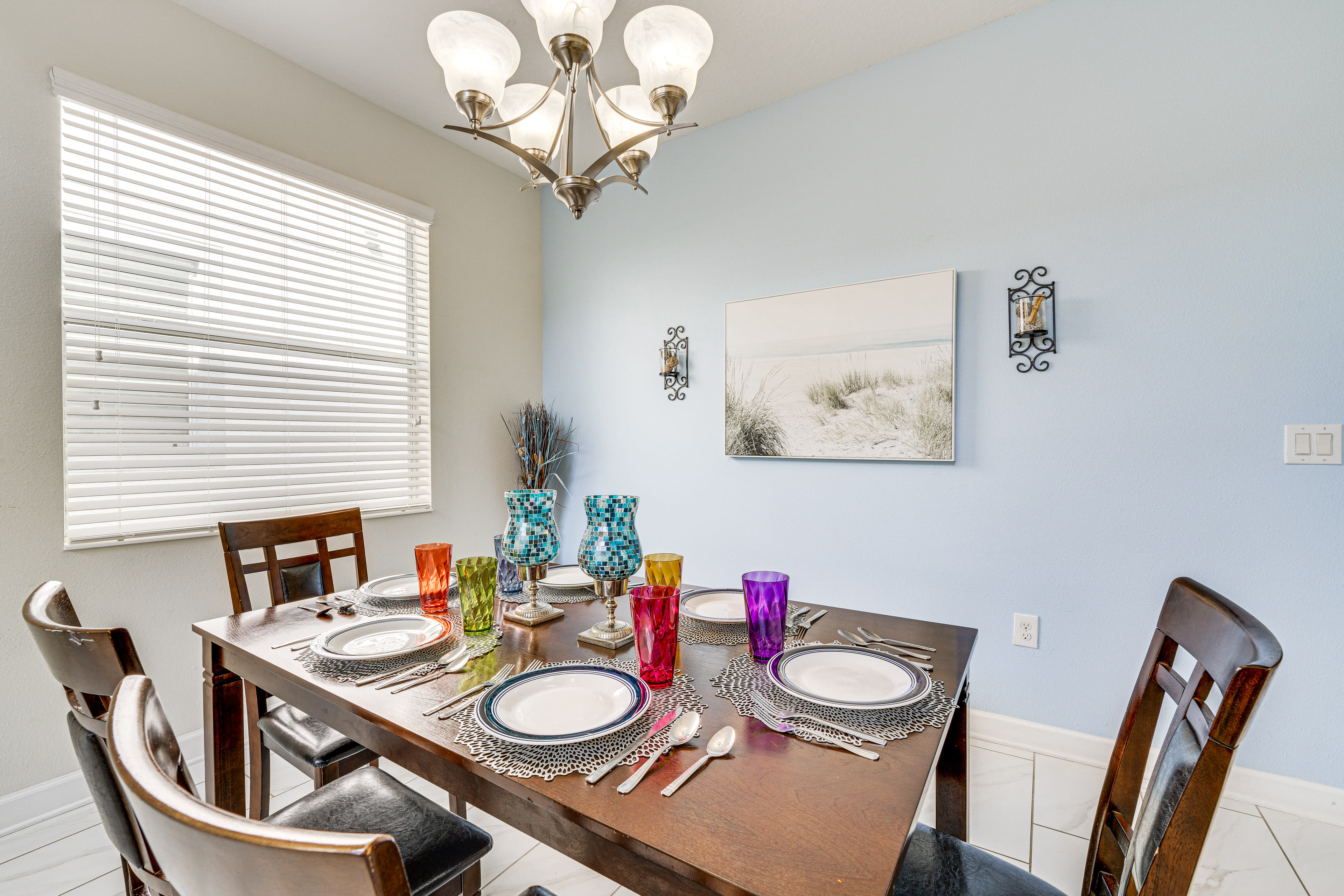 Dining Area | Dishware/Flatware Provided | 1st Floor