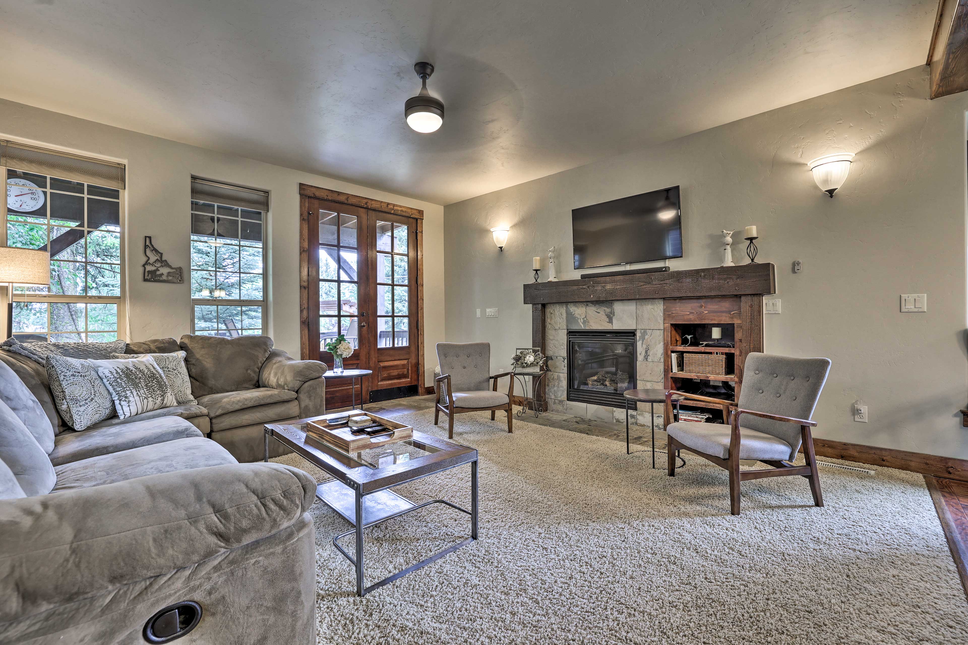 Living Area | Gas Fireplace