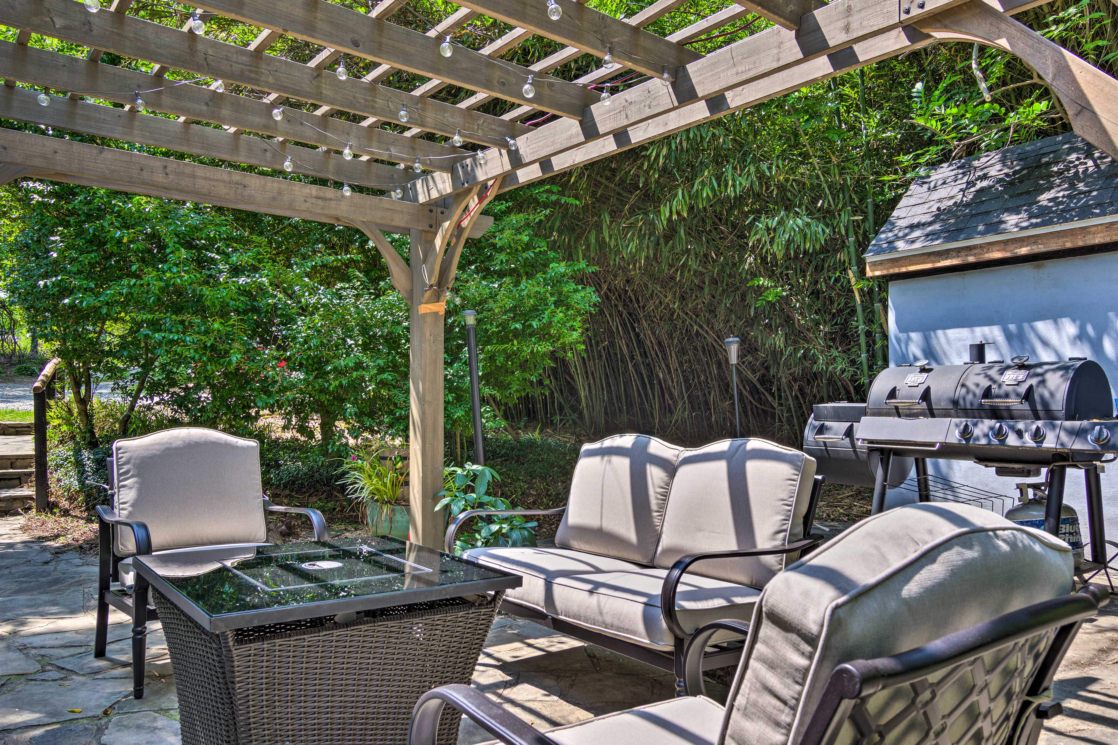 Private Pergola | Gas Grill