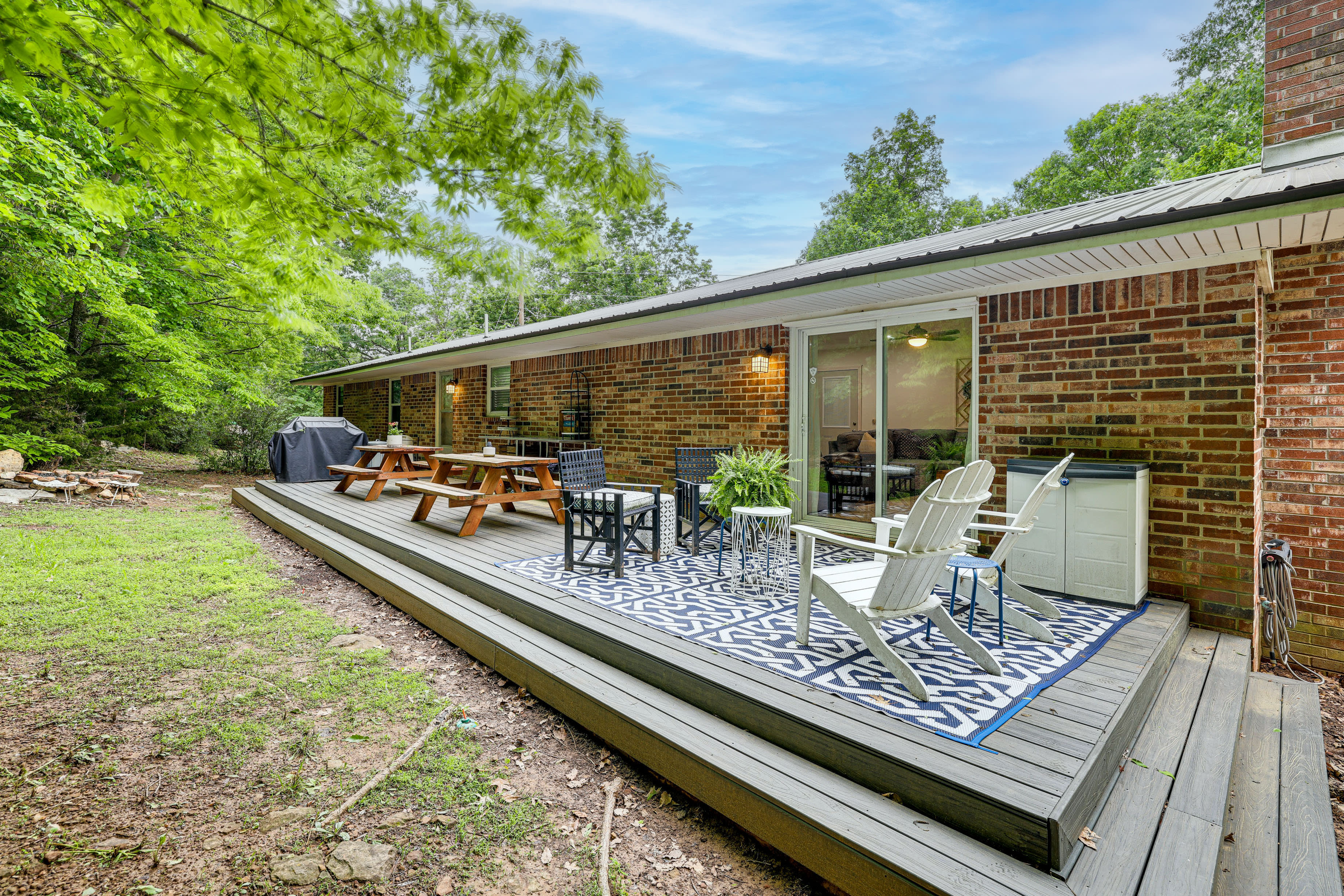 Backyard | Gas Grill | Fire Pit | Picnic Table