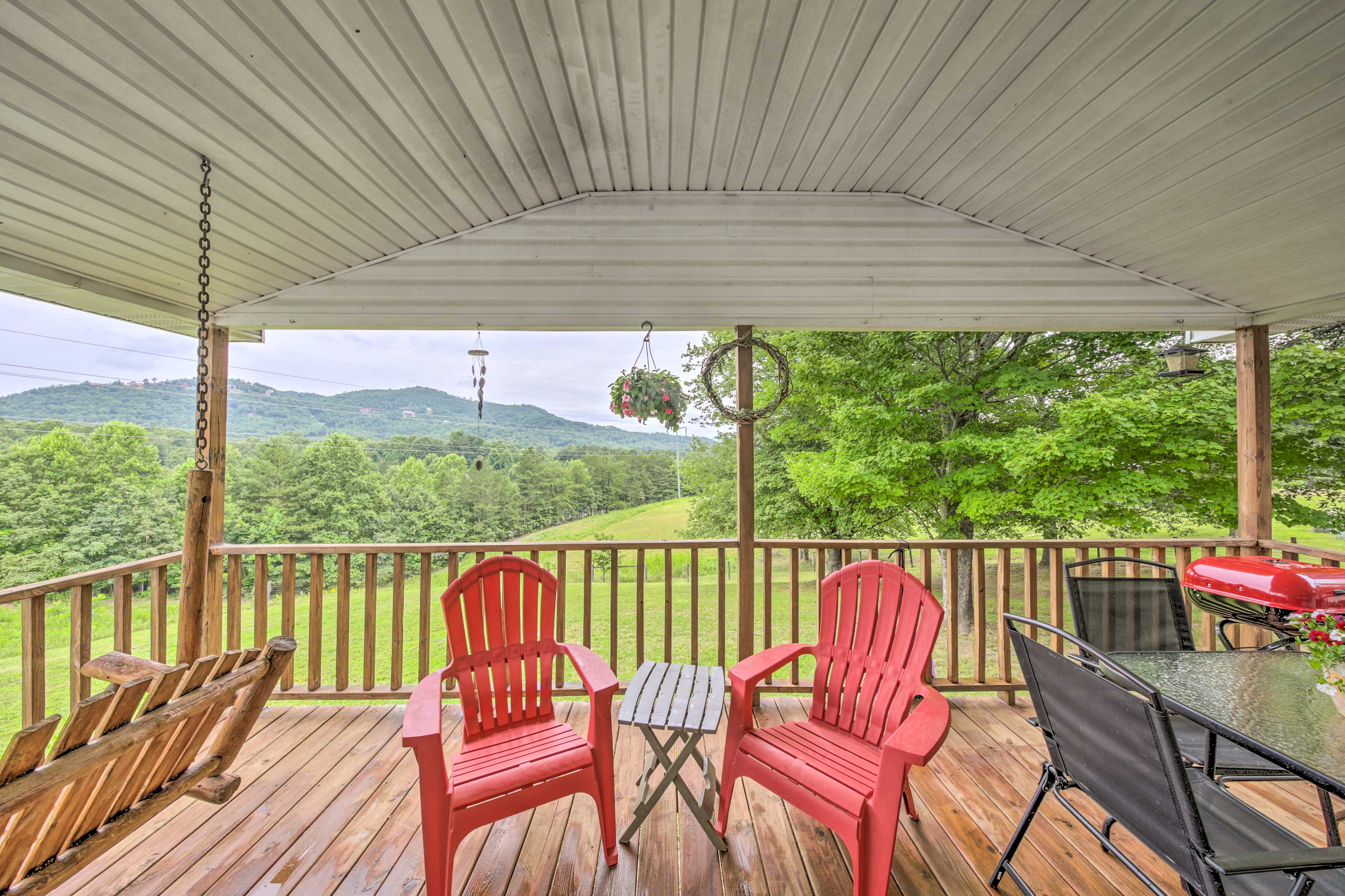 Private Porch | Charcoal Grill