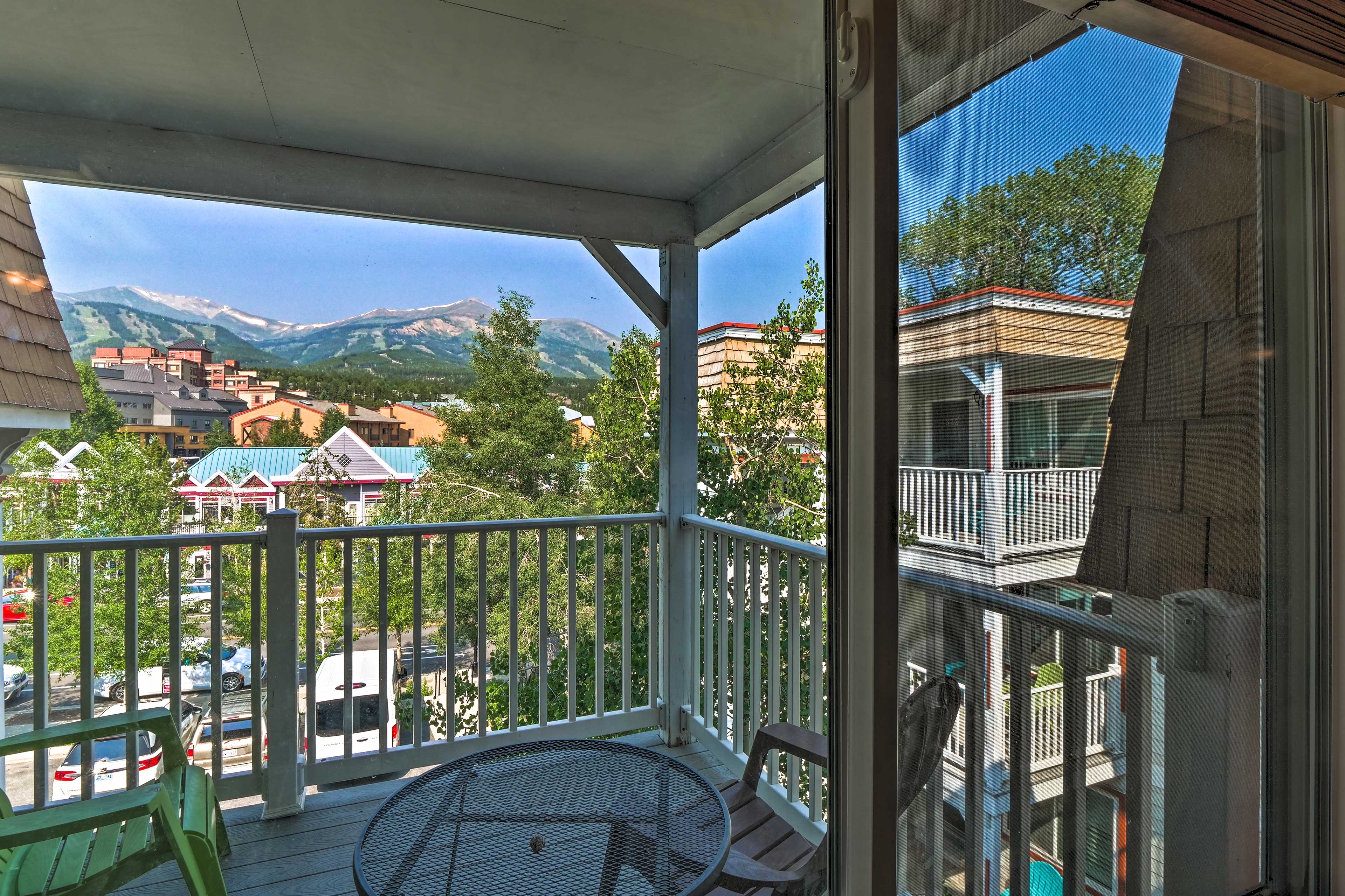 Balcony | Walkable Location