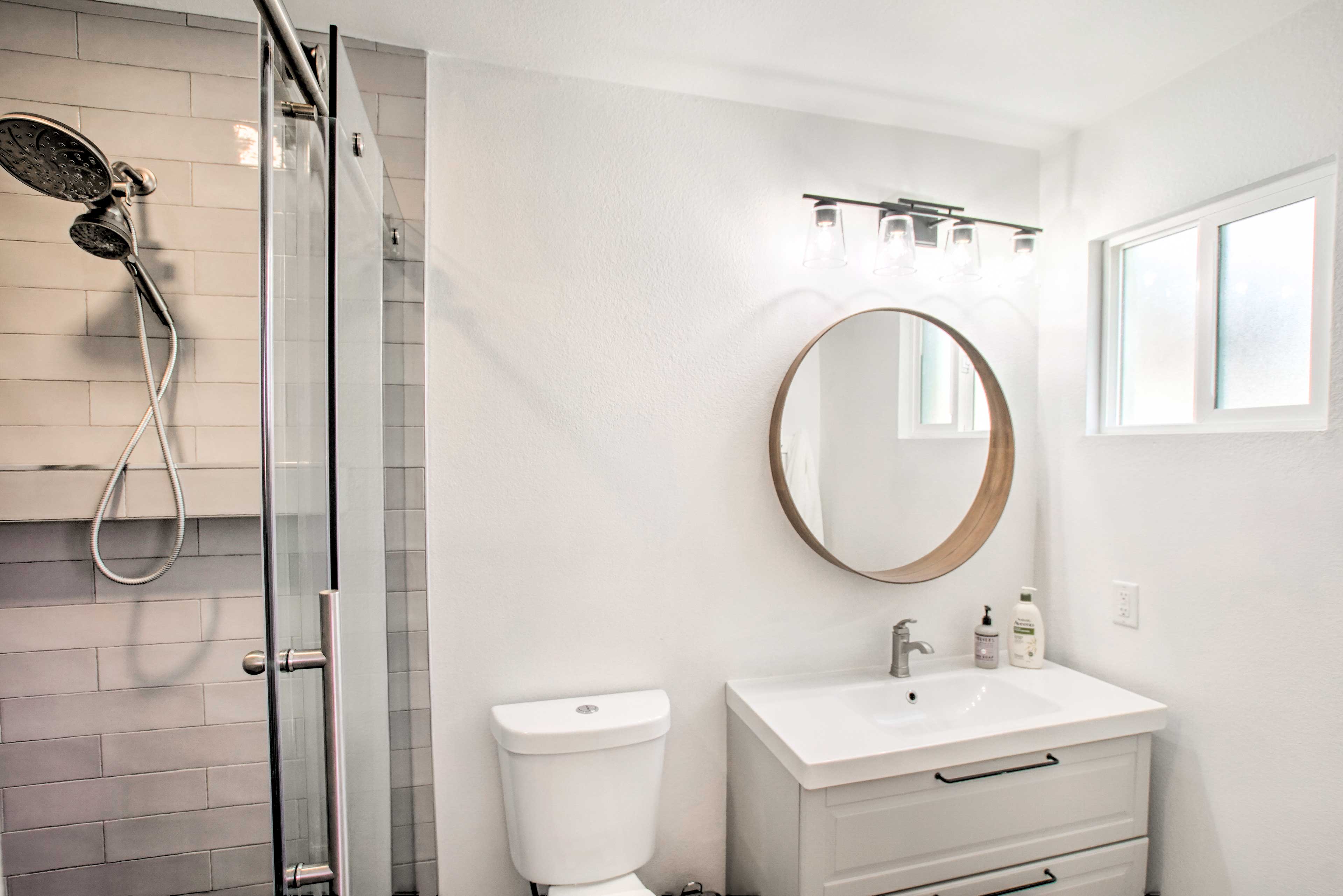 En-Suite Bathroom | Linens & Towels | Complimentary Toiletries | Hair Dryer