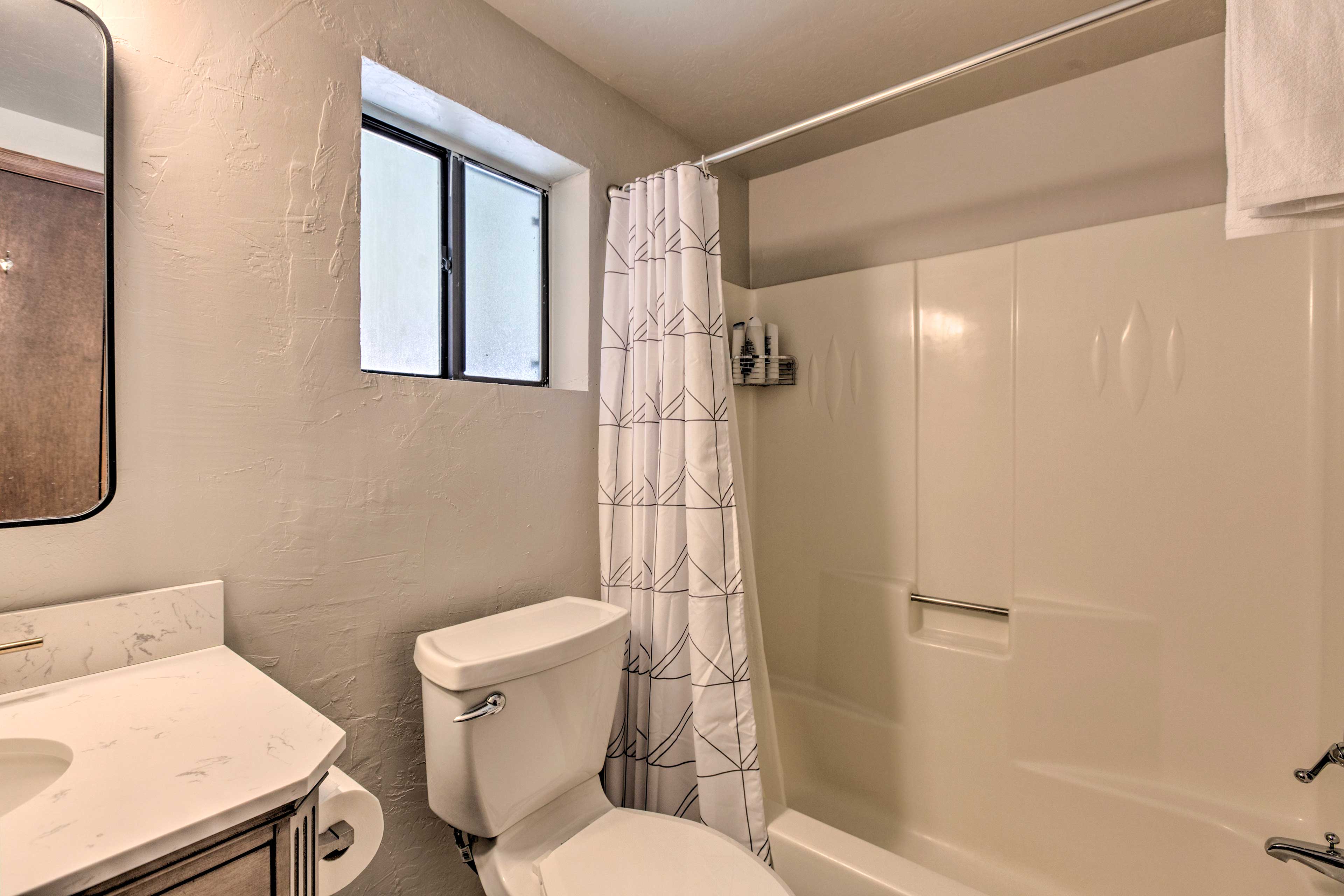 En-Suite Bathroom | Linens & Towels | Complimentary Toiletries | Hair Dryer