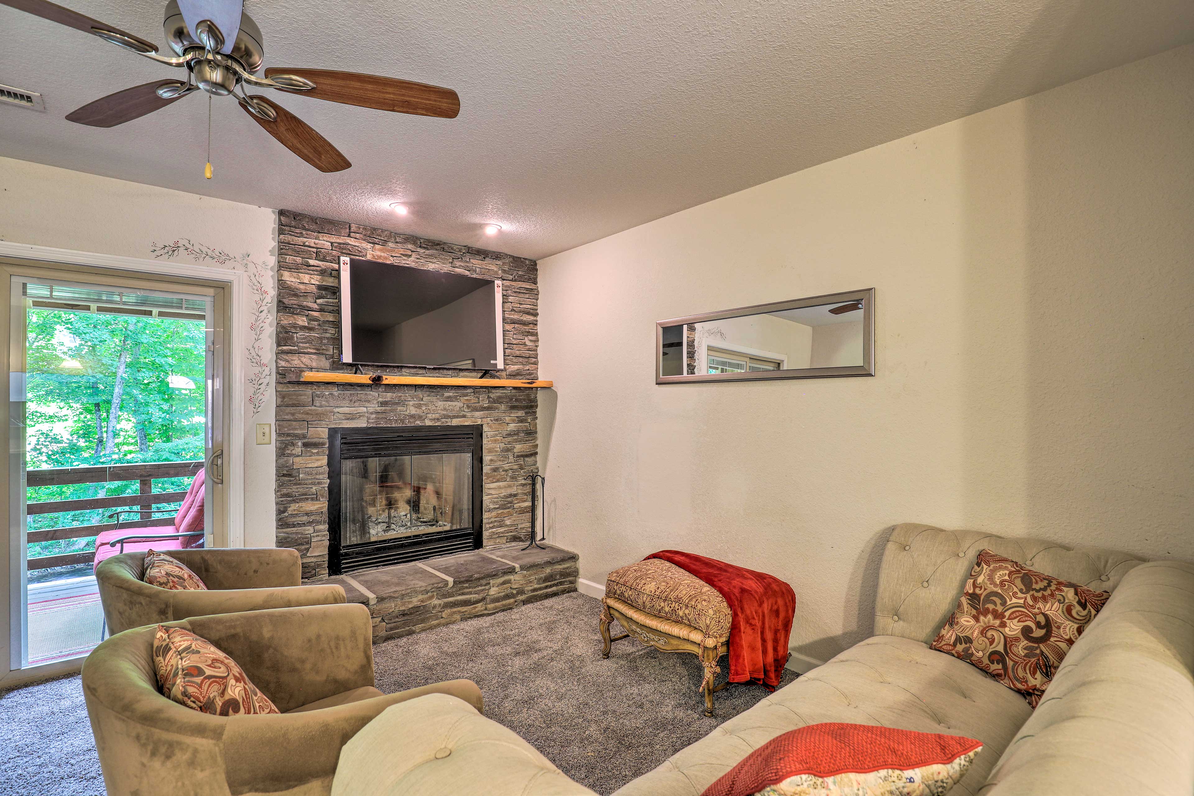 Living Room | Gas Fireplace